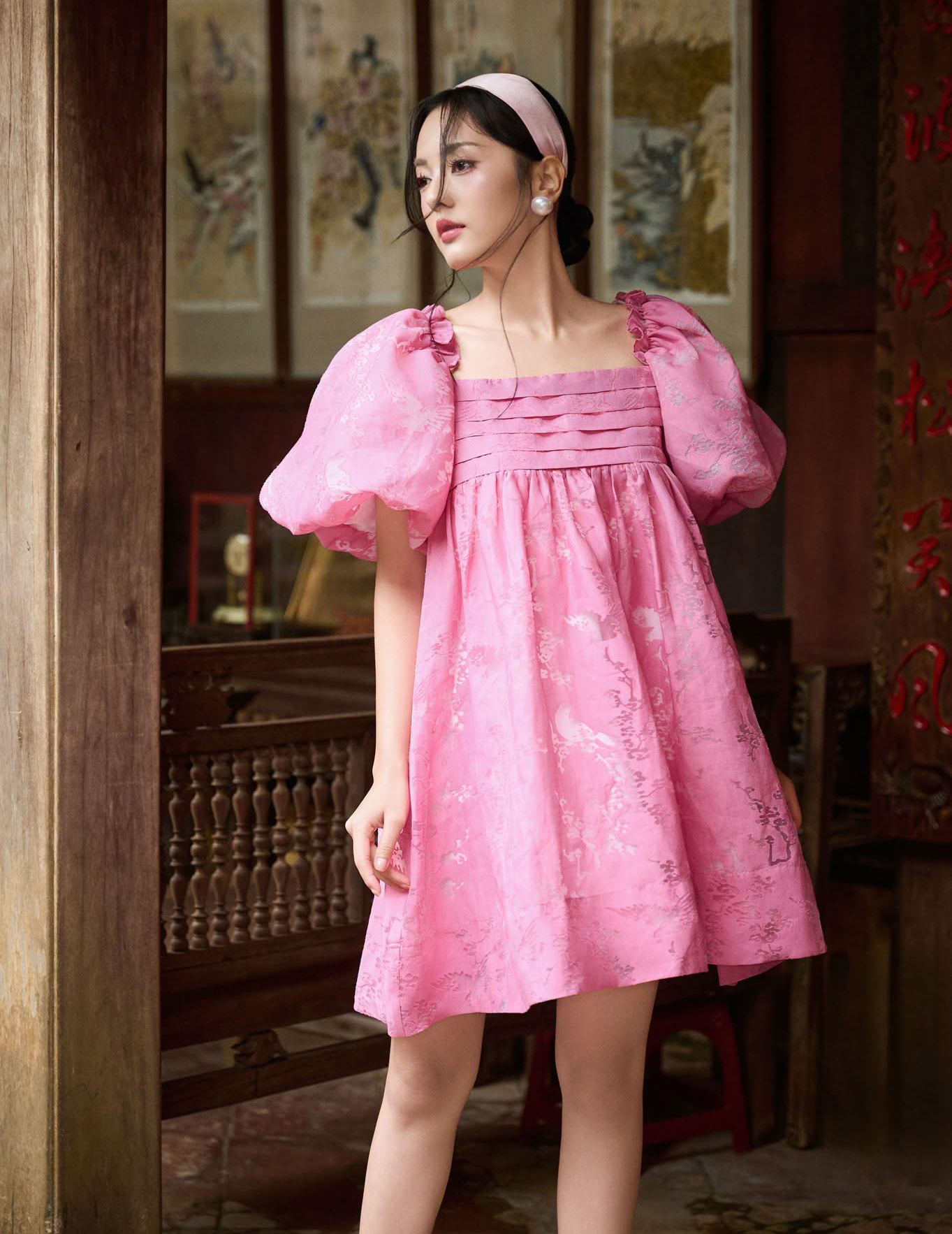 Trẻ ra đến chục tuổi khi n&agrave;ng diện &aacute;o, v&aacute;y babydoll xuống phố- Ảnh 2.