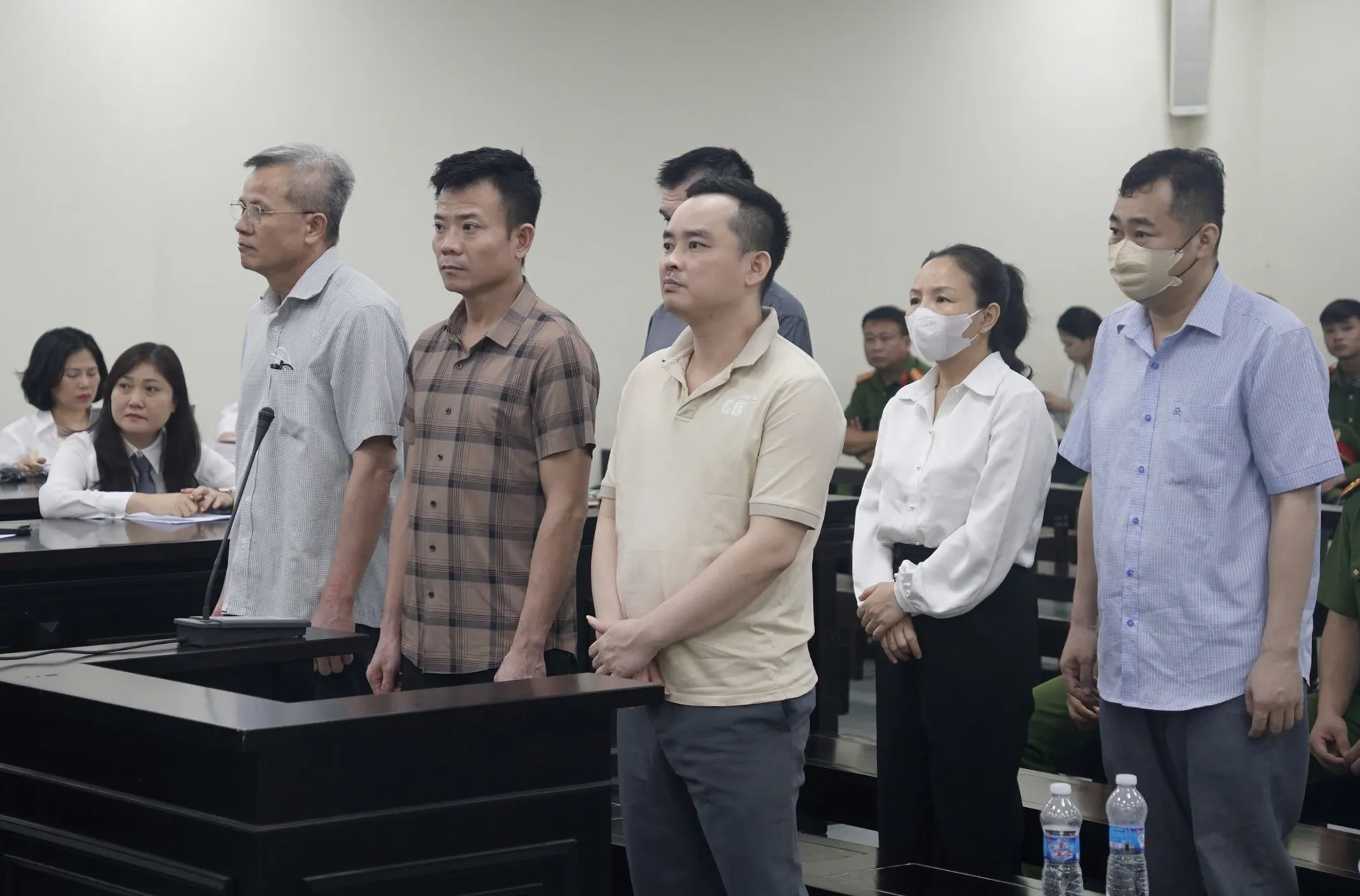 Tham ô khi sản xuất thiết bị ngành công an, cựu chủ tịch lãnh 29 năm tù - Ảnh 1.