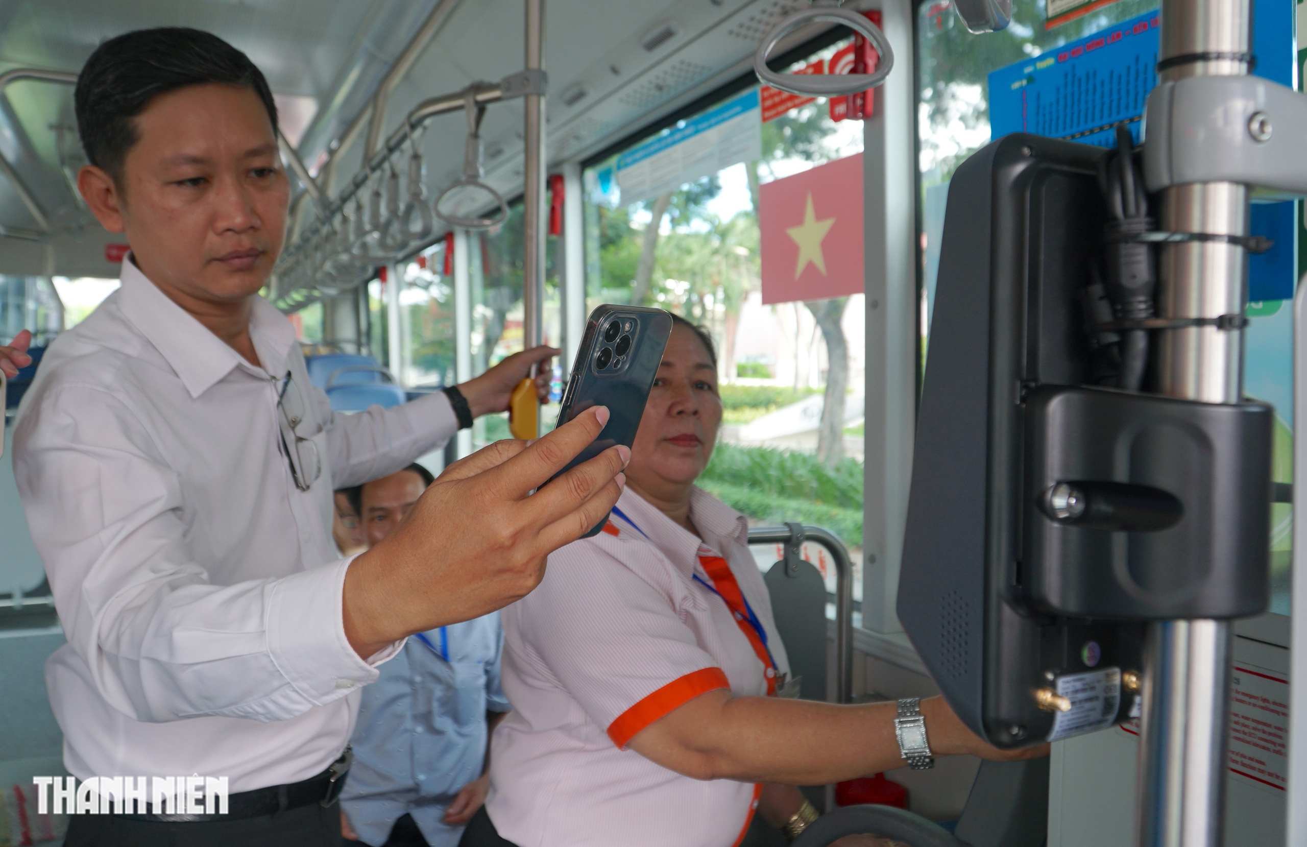 Ngày đầu miễn phí vé xe buýt ở TP.HCM: Tiết kiệm được chi phí đi lại - Ảnh 4.