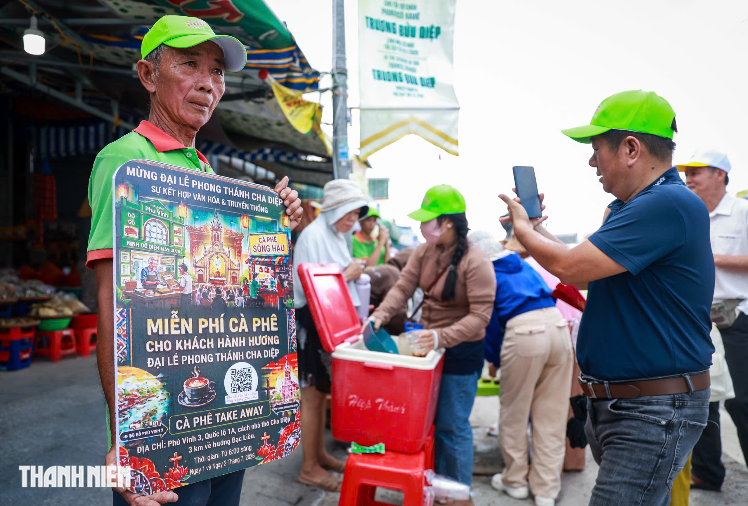 Tắc Sậy trước lễ tuyên phong: Những điều miễn phí ấm lòng người hành hương - Ảnh 4.