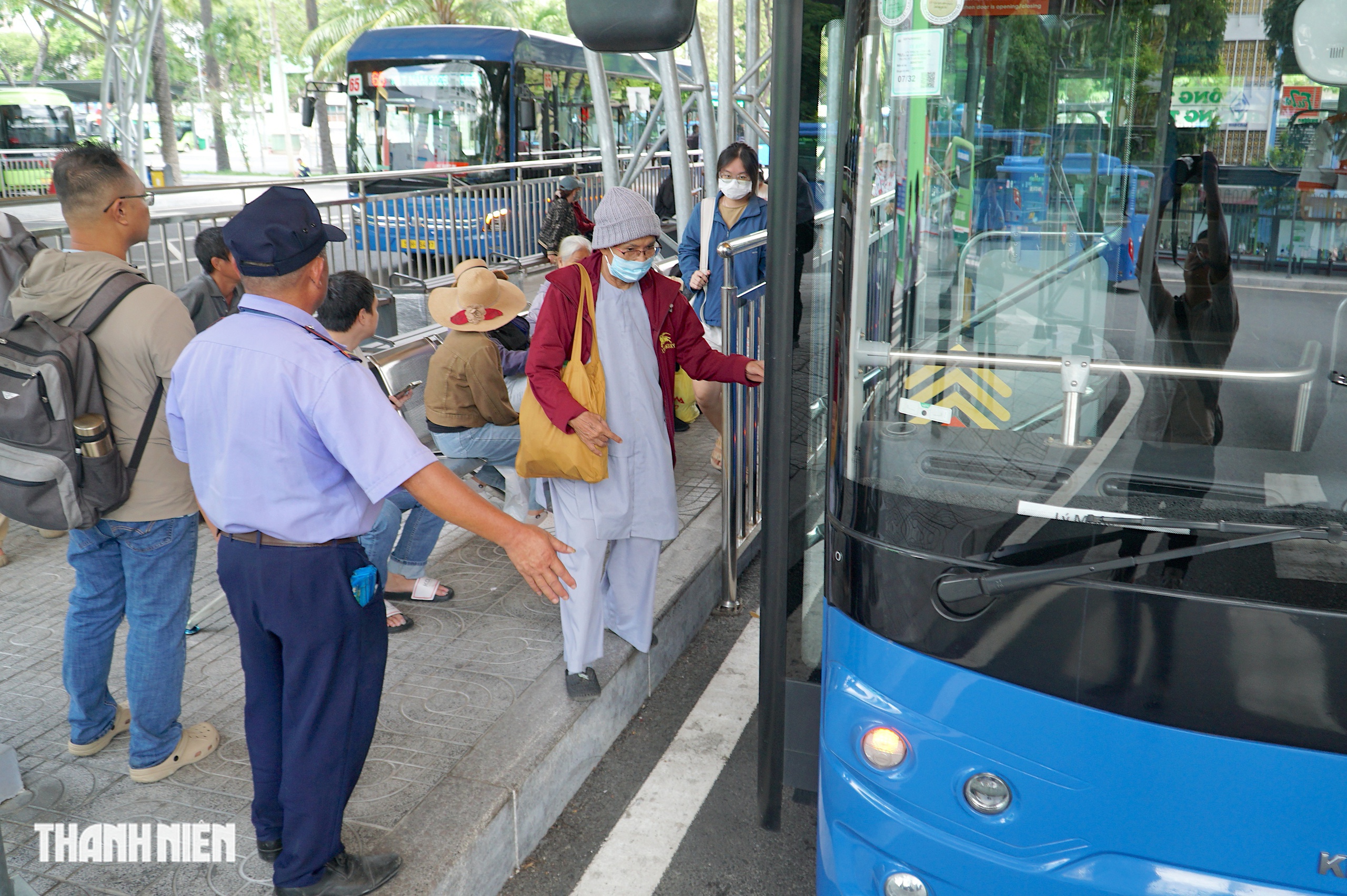 Ngày đầu miễn phí vé xe buýt ở TP.HCM: Tiết kiệm được chi phí đi lại - Ảnh 2.