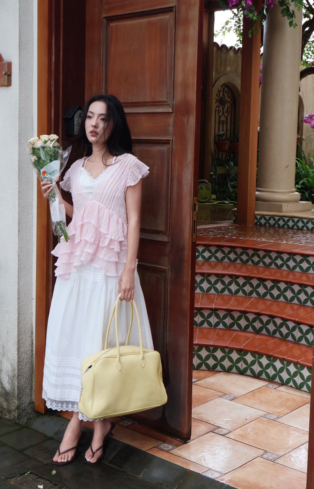 Trẻ ra đến chục tuổi khi n&agrave;ng diện &aacute;o, v&aacute;y babydoll xuống phố- Ảnh 6.