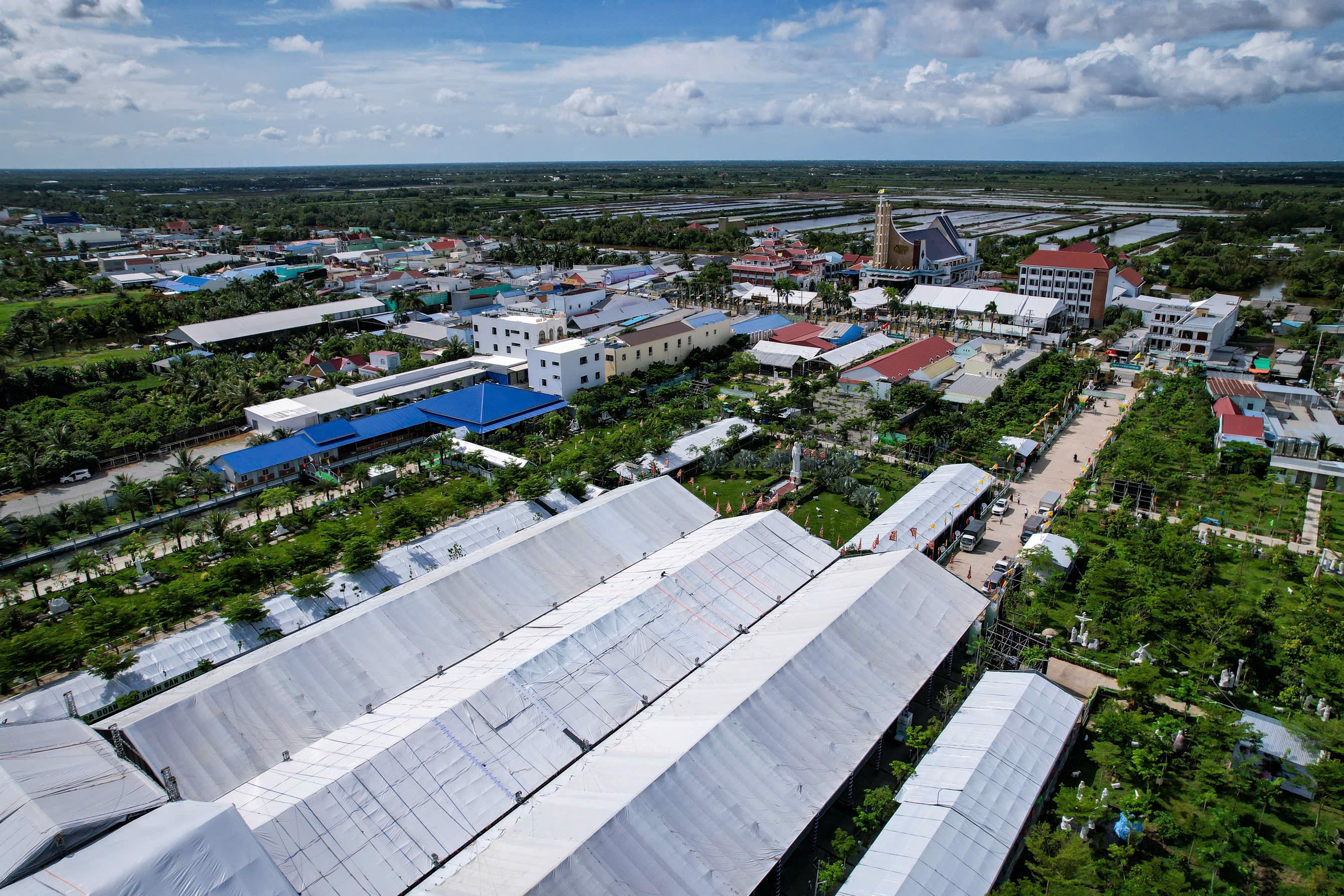 Nh&agrave; thờ Tắc Sậy - tr&aacute;i tim người h&agrave;nh hương - Ảnh 5.