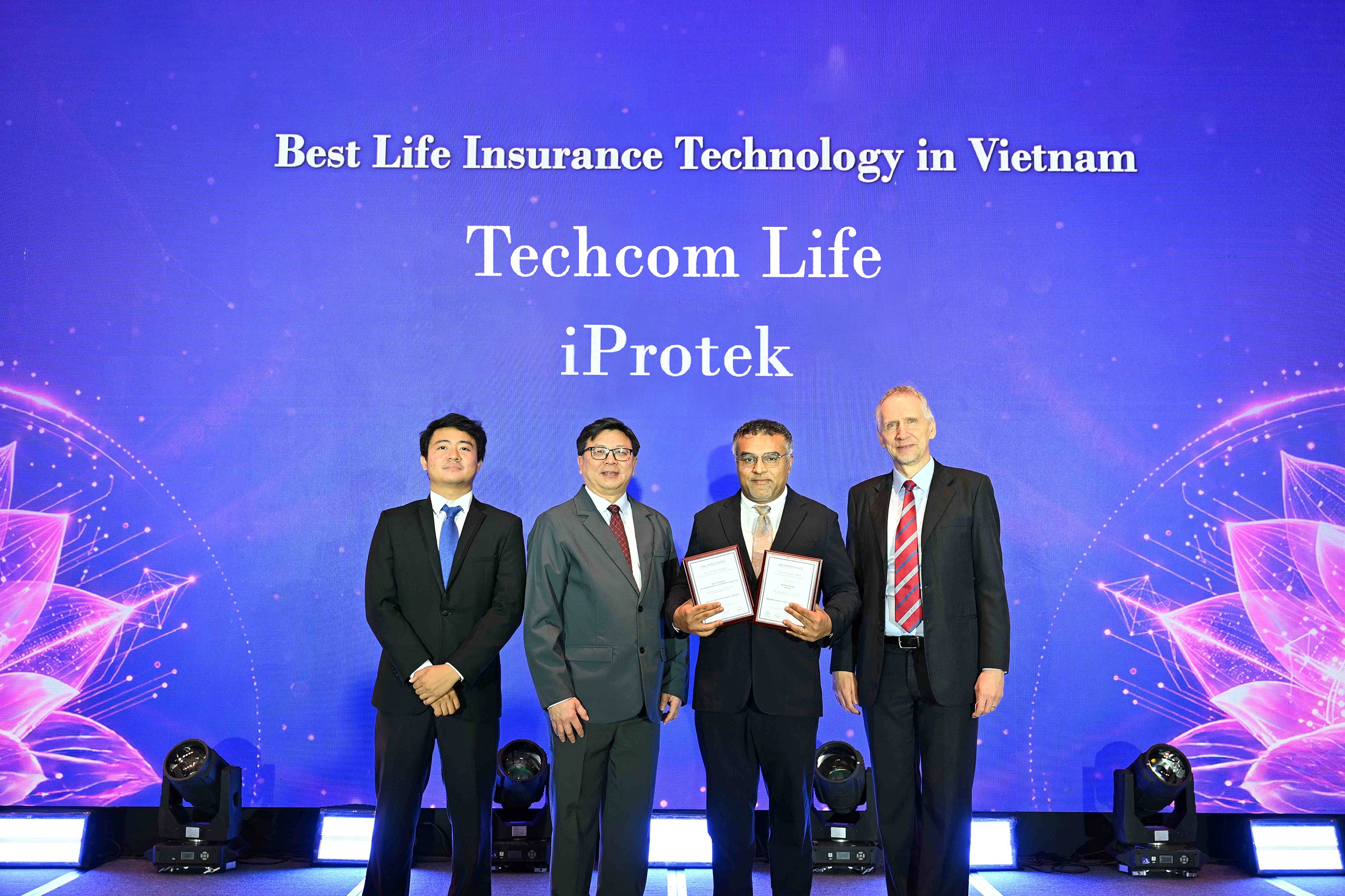 Techcom Life: Cú đúp giải thưởng The Asian Banker và dấu ấn 'Quán quân Ngân hàng số'- Ảnh 2.
