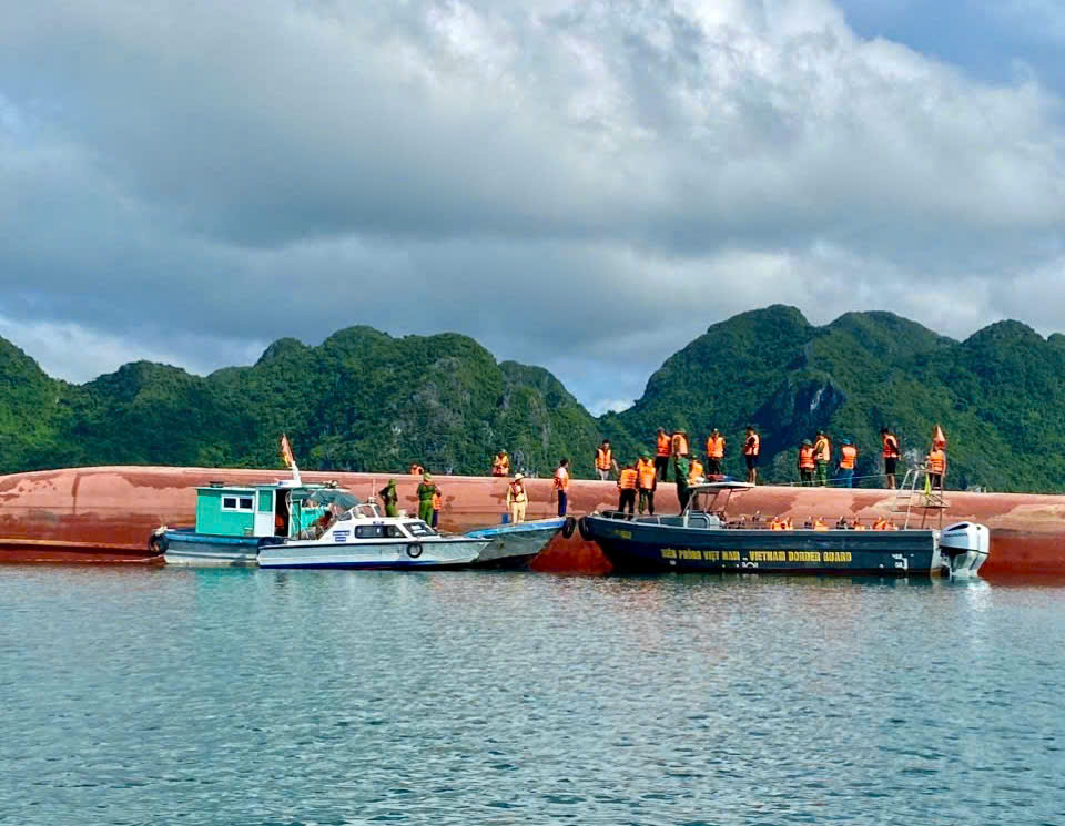 Vụ lật tàu ở Quảng Ninh: Thuyền trưởng kể 10 phút sinh tử- Ảnh 2.