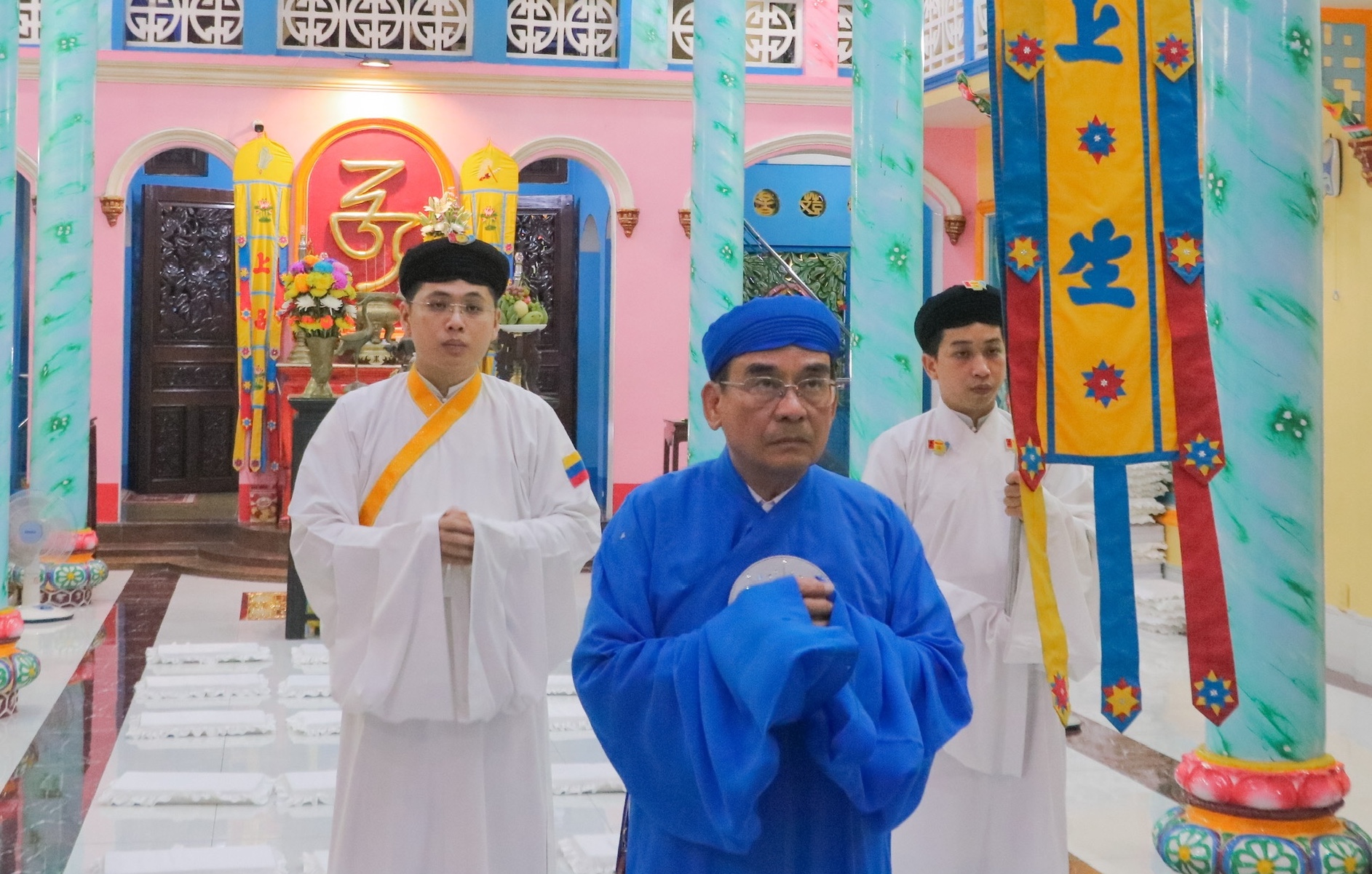 Đem đạo vào đời: Những đạo tỳ mai táng ‘nghiệp dư’ ở Thánh thất Cao Đài - Ảnh 2.