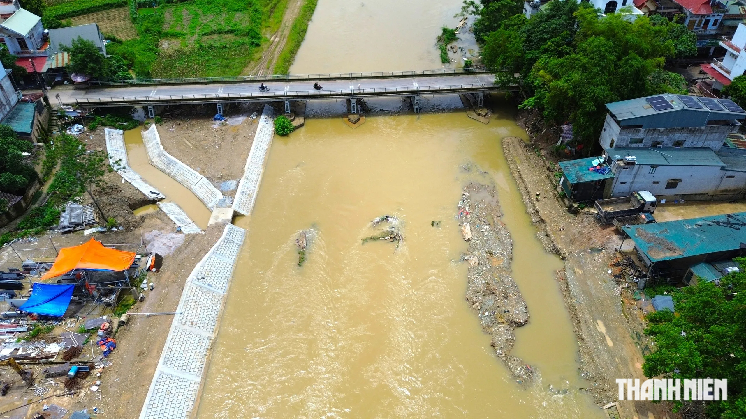 Khắc khoải chờ kè trăm tỉ, hàng trăm hộ dân 'nín thở' bên bờ sóng dữ - Ảnh 12.