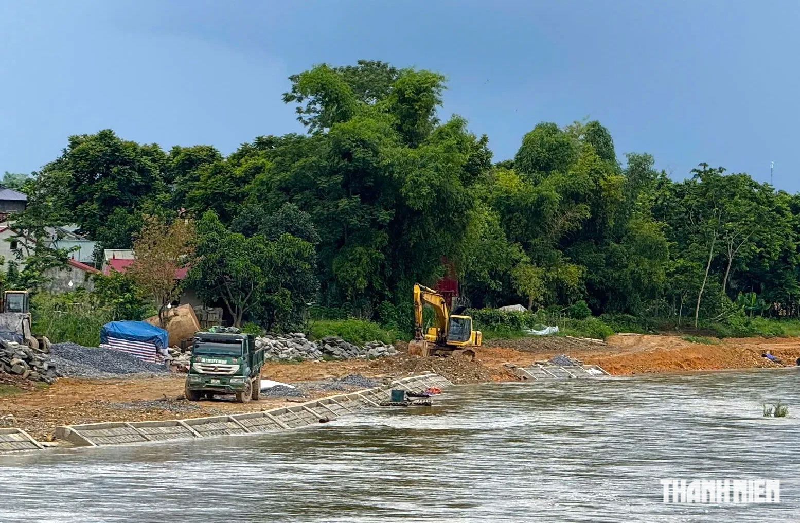 Khắc khoải chờ kè trăm tỉ, hàng trăm hộ dân 'nín thở' bên bờ sóng dữ - Ảnh 10.