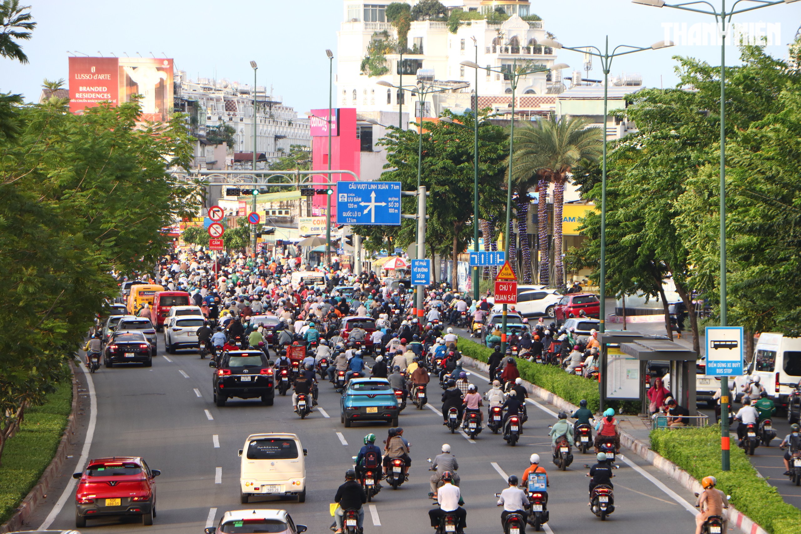 TP.HCM: Hơn 40 phút đi 7 km, đường Phạm Văn Đồng sắp đổi cách chia làn? - Ảnh 1.