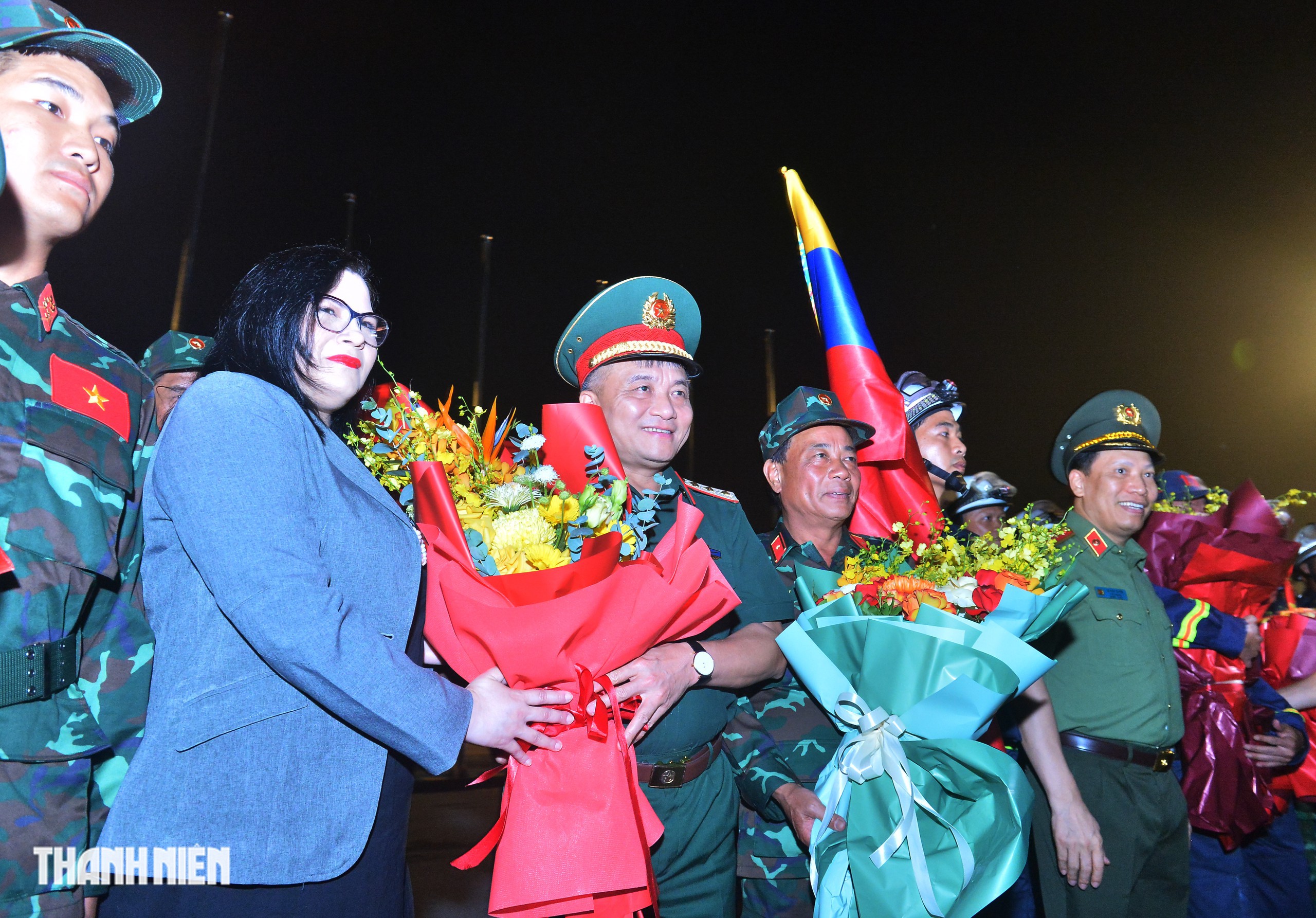 Đo&agrave;n cứu nạn Việt Nam trở về từ Venezuela, nhận lời cảm ơn đặc biệt tại Nội B&agrave;i- Ảnh 6.