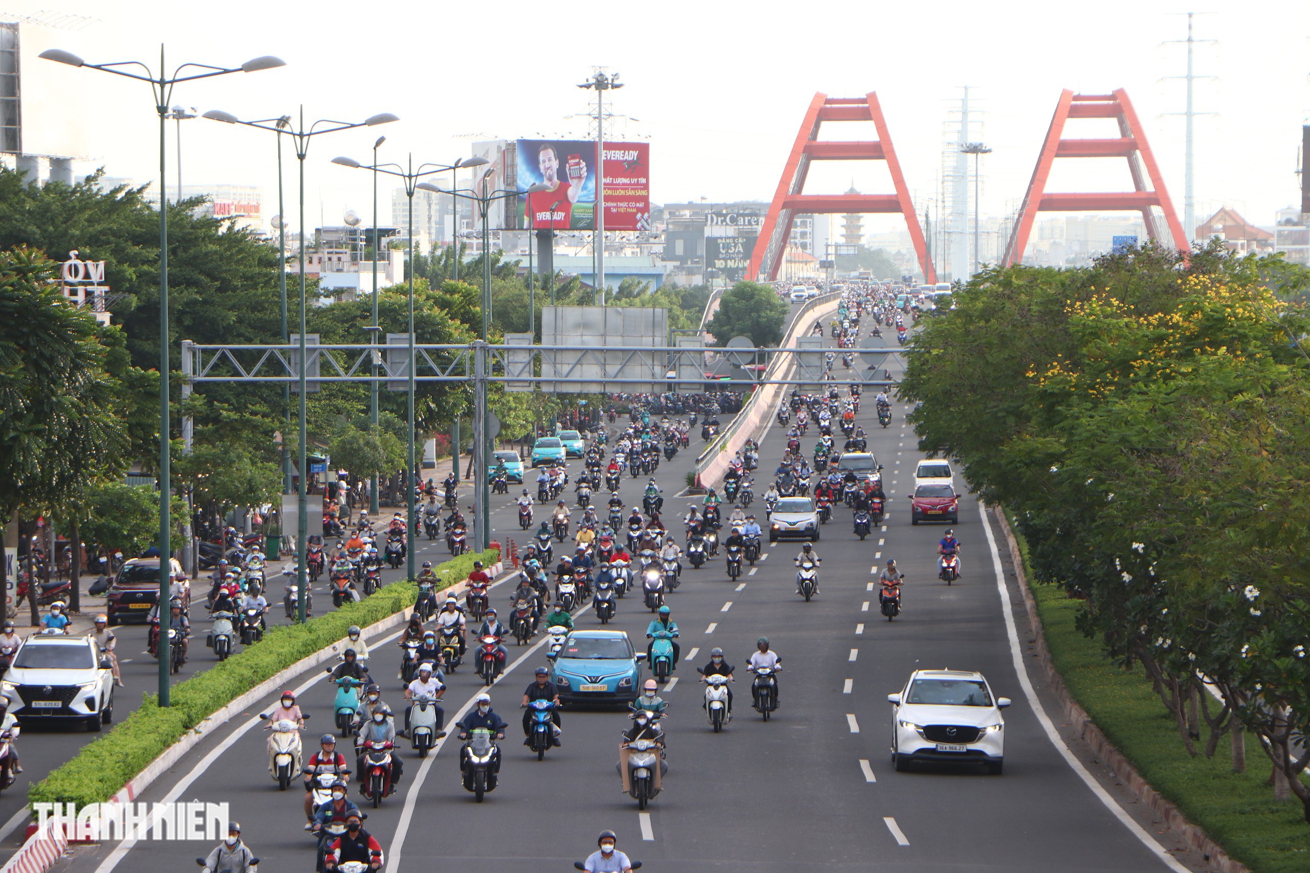 TP.HCM: Hơn 40 phút đi 7 km, đường Phạm Văn Đồng sắp đổi cách chia làn? - Ảnh 2.