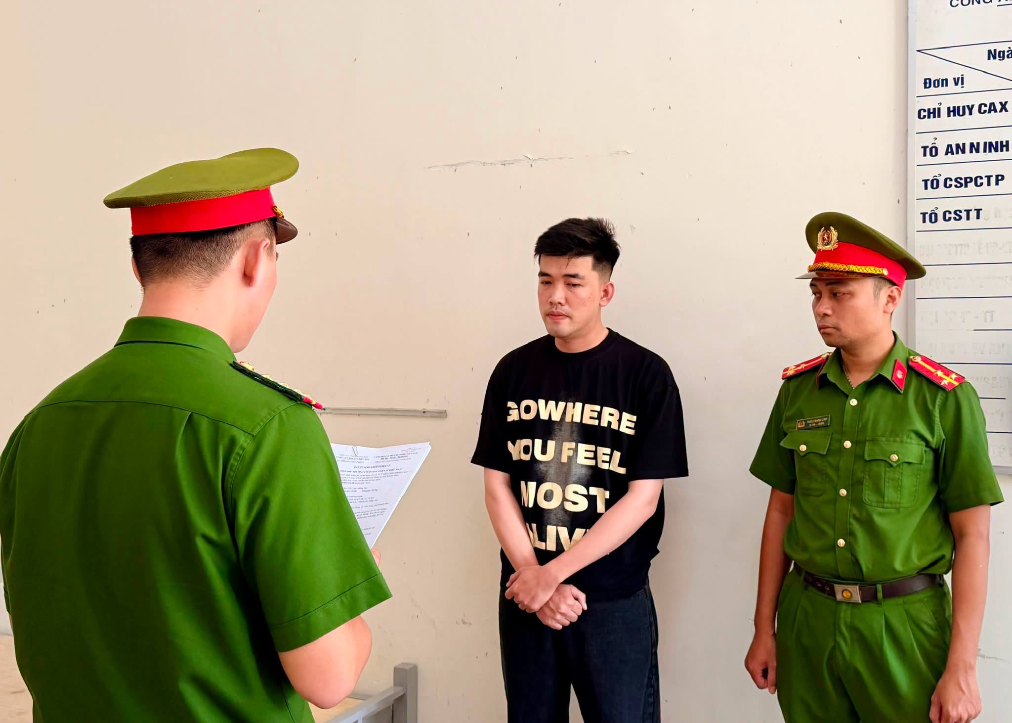 Công an tỉnh Khánh Hòa bắt nhân viên tiếp thị lừa đảo 'bán bia giá rẻ'- Ảnh 1.