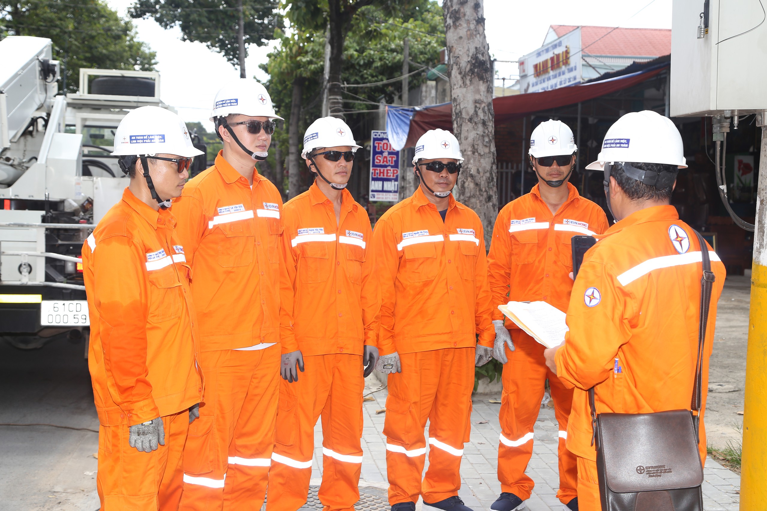 Ảnh dự thi: 50 năm tỏa sáng bản lĩnh - Ảnh 2.