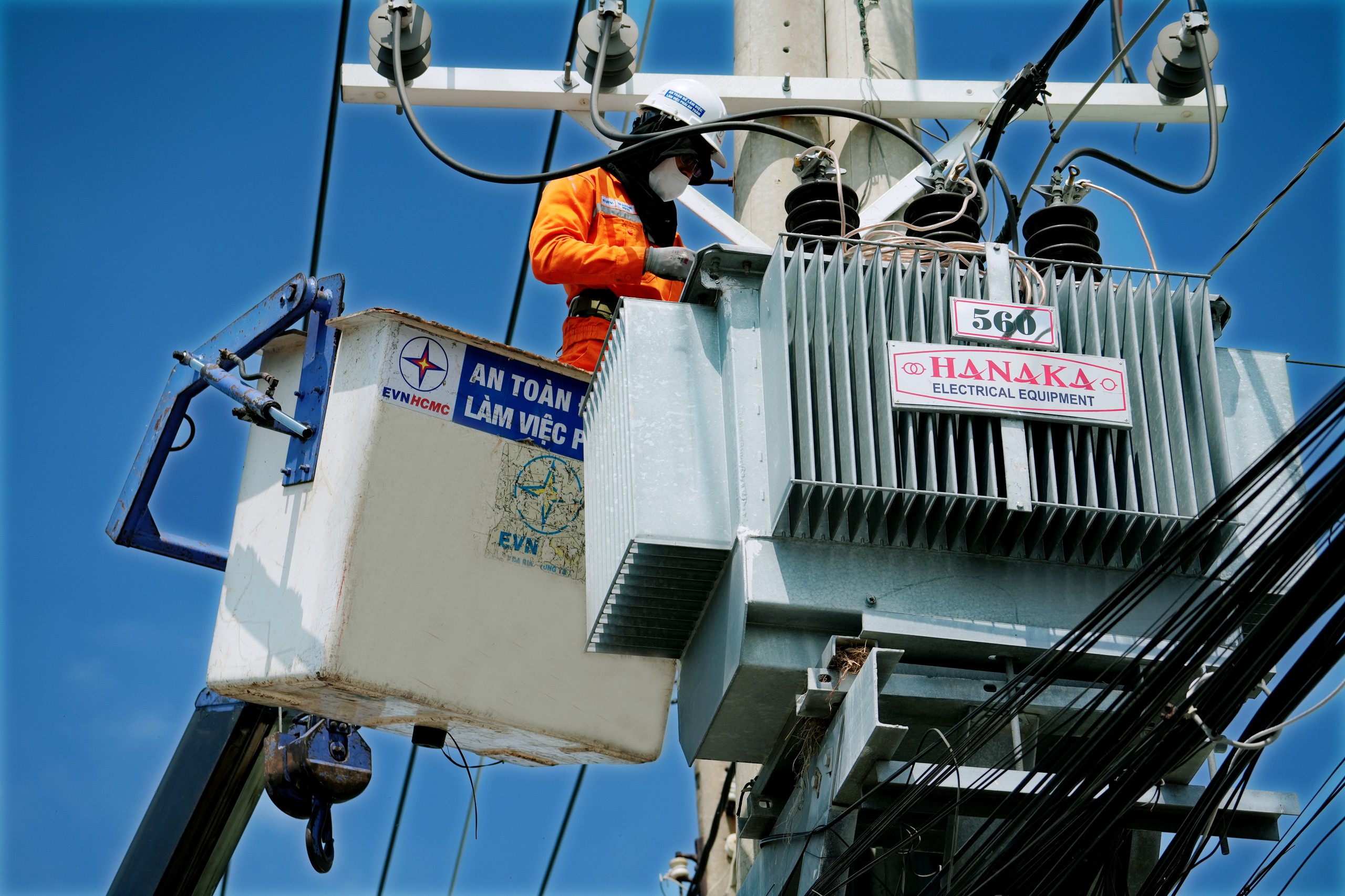 Ảnh dự thi: Mỗi người một c&ocirc;ng việc - Ảnh 7.
