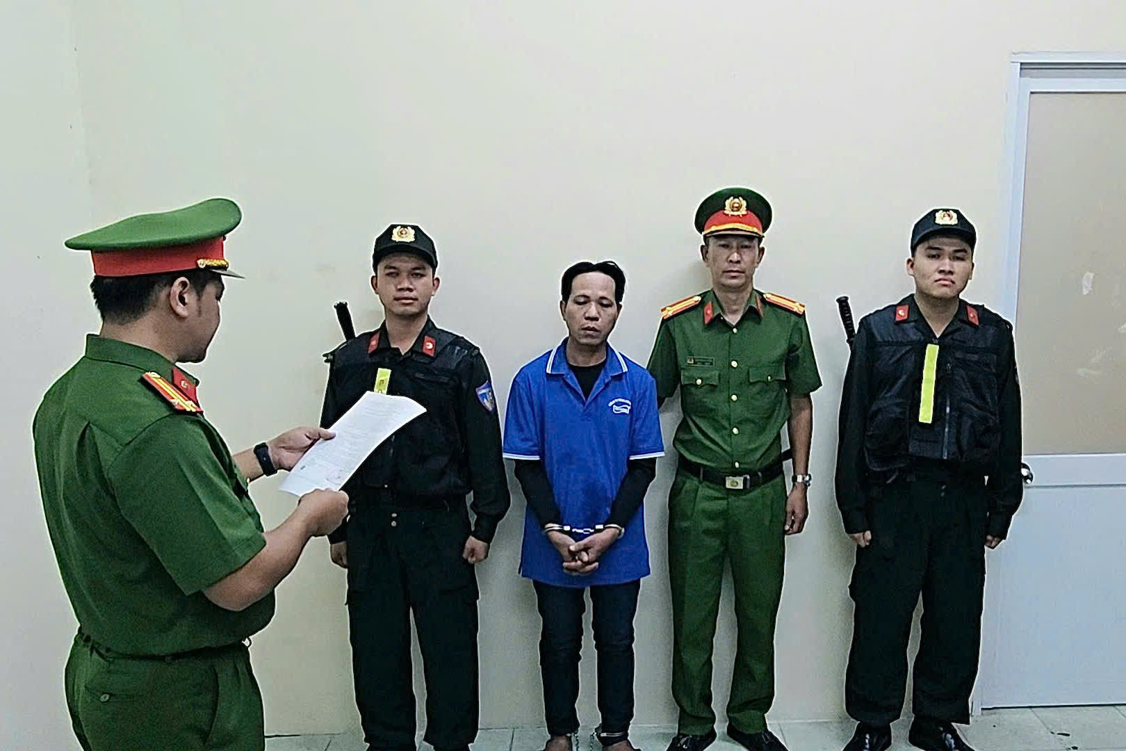 Công an TP.HCM tiếp tục tìm vật chứng vụ thi thể người phụ nữ trong bao tải- Ảnh 4.