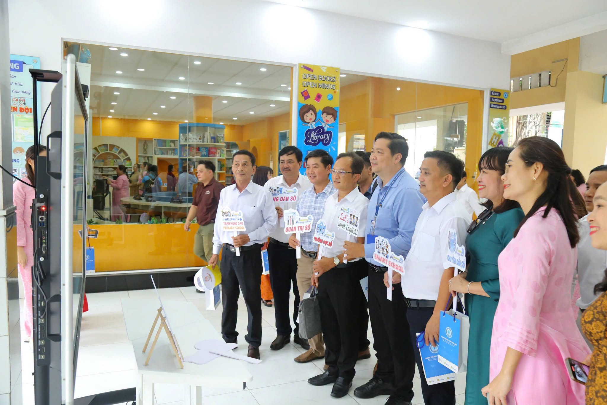 Bên trong ngôi trường đầu tiên ở TP.HCM dạy tiếng Anh tăng cường từ năm 1998 - Ảnh 10.