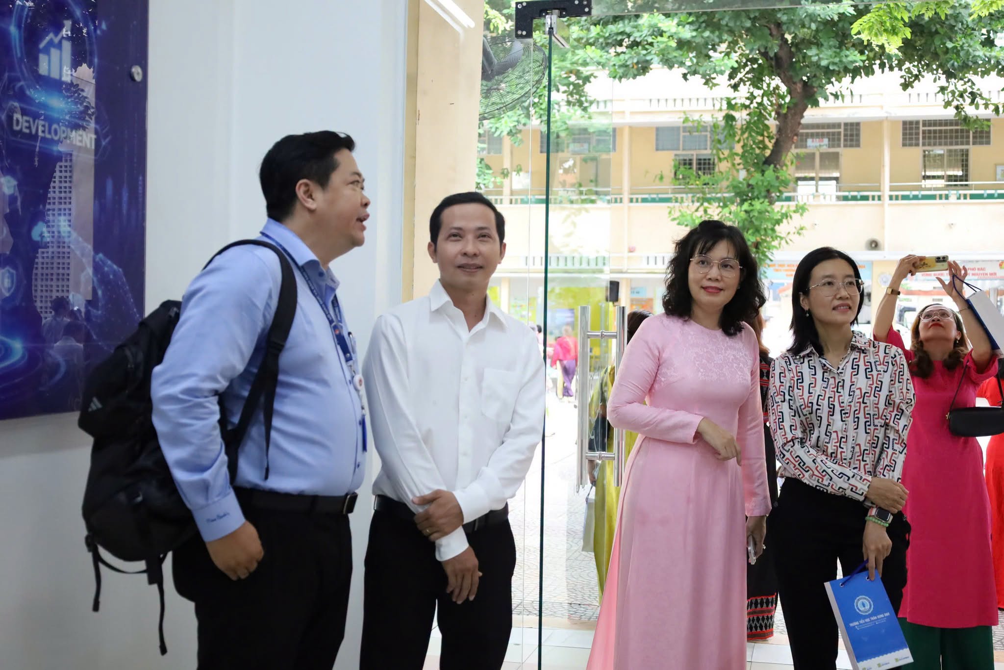 Bên trong ngôi trường đầu tiên ở TP.HCM dạy tiếng Anh tăng cường từ năm 1998 - Ảnh 4.