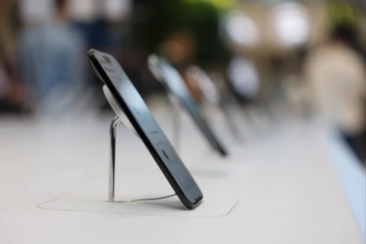 Vì sao Apple vẫn chưa từ bỏ iPhone Air dù bán không quá tốt? - Ảnh 1.