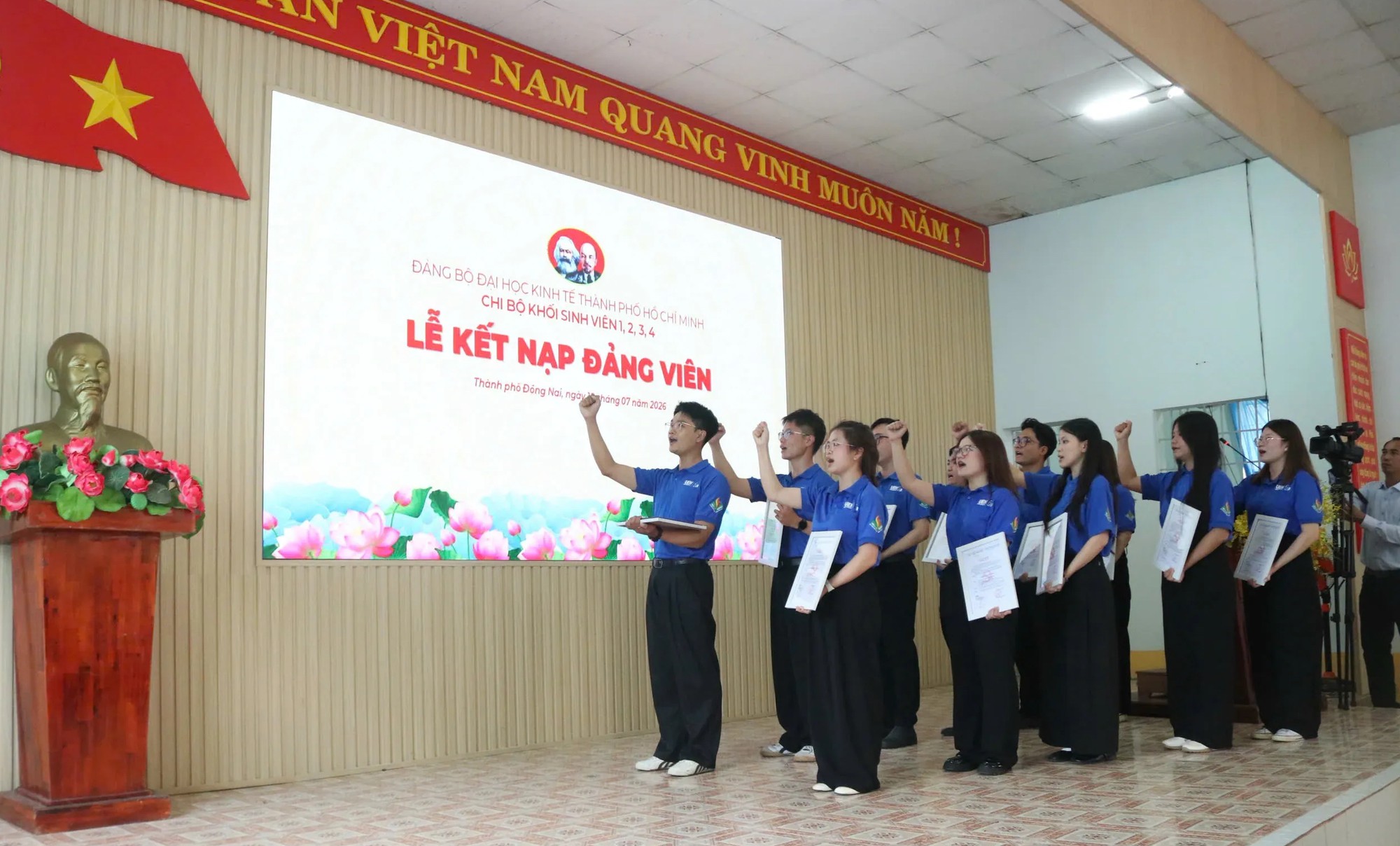 Dấu ấn đẹp của sinh viên tình nguyện thành phố mang tên Bác- Ảnh 1.