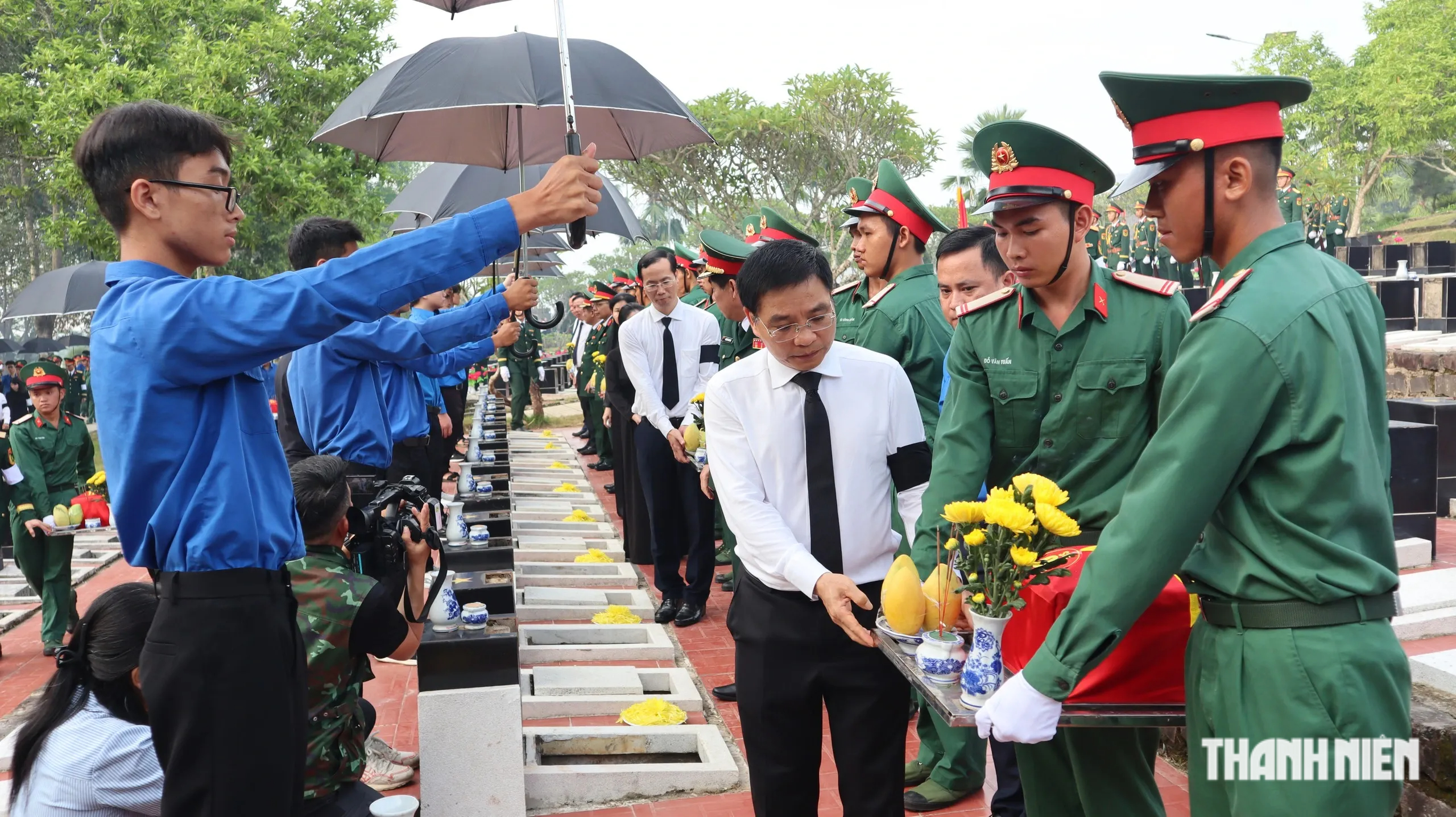 Đồng Nai: Trang trọng lễ truy điệu, an táng 63 hài cốt liệt sĩ- Ảnh 12.
