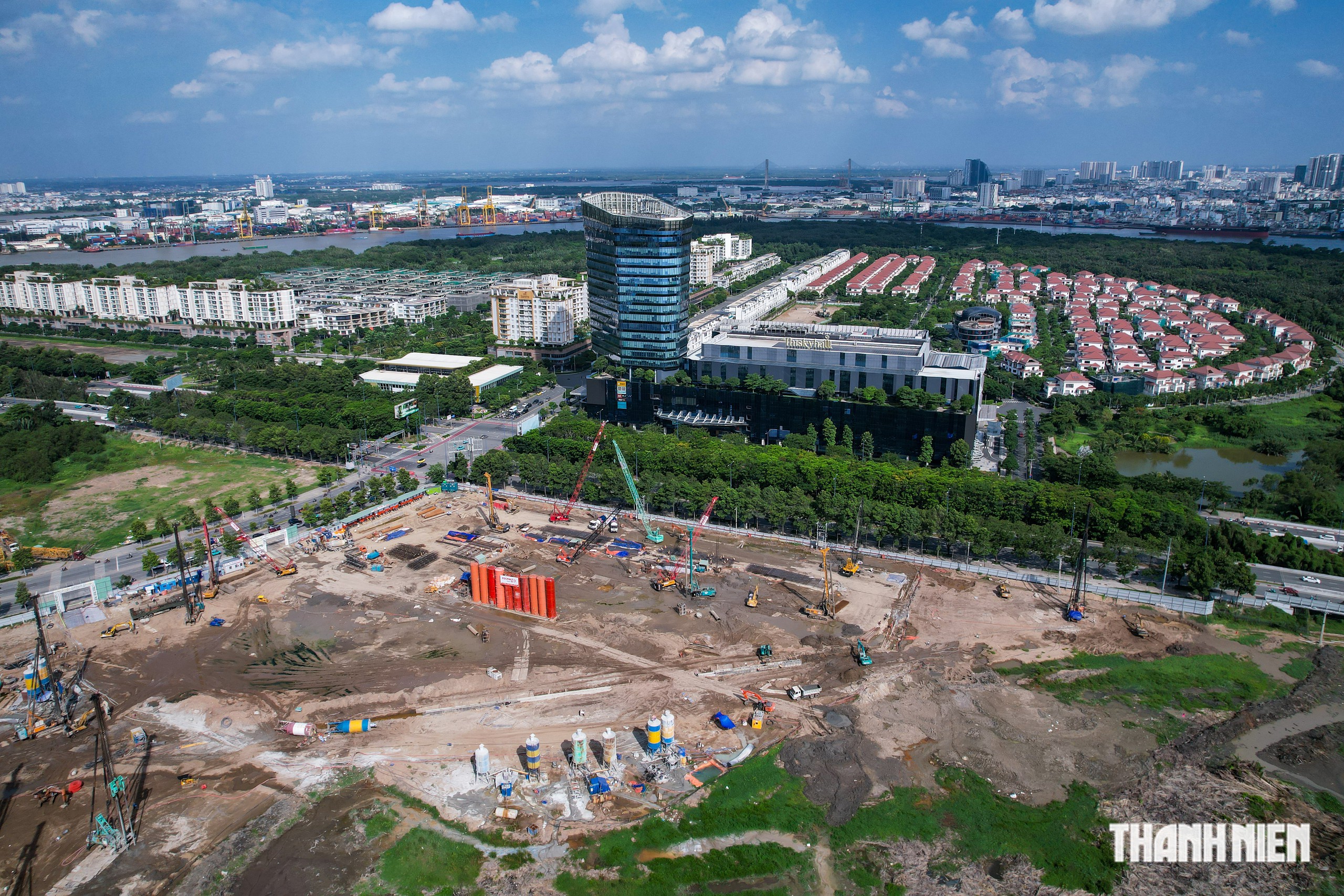 Tất bật tại công trường thi công trung tâm hành chính mới ở Thủ Thiêm - Ảnh 11.