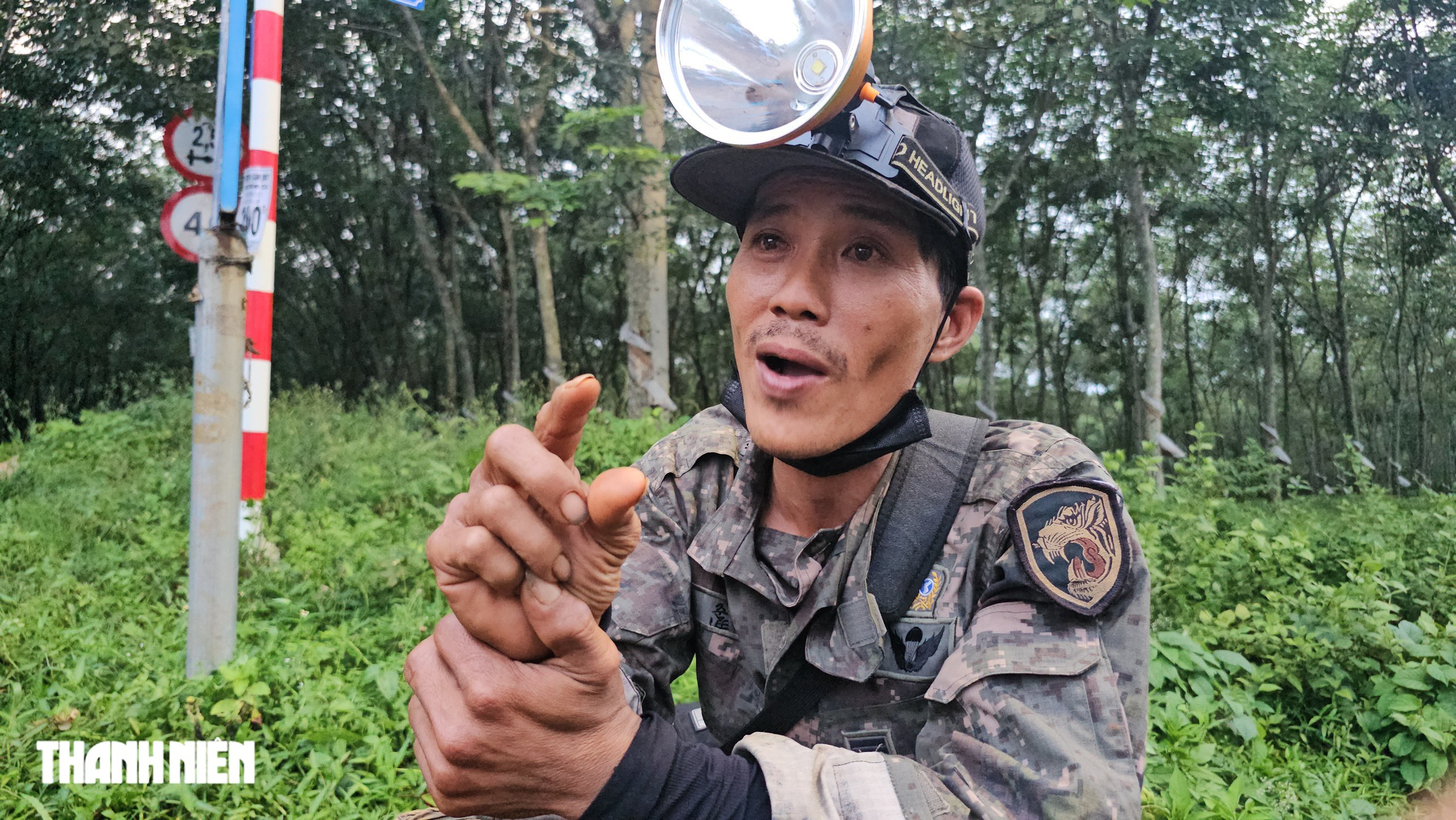 Ban đ&ecirc;m, h&agrave;ng trăm người đổ v&agrave;o rừng t&igrave;m nấm mối - Ảnh 10.
