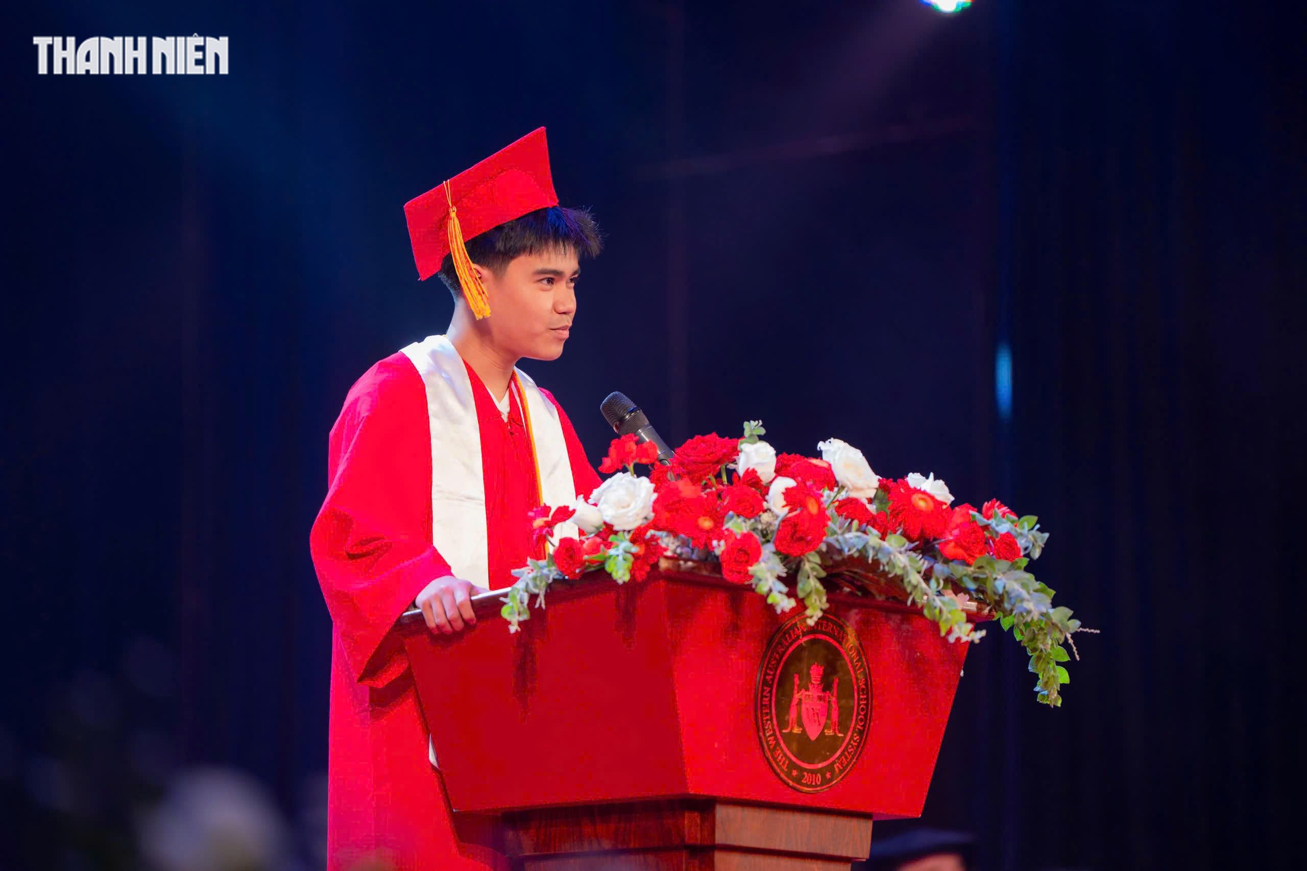 H&agrave;nh tr&igrave;nh vượt kh&oacute; của nam sinh TP.HCM: 'Ba l&agrave; nguồn động lực để con bước tiếp'- Ảnh 1.