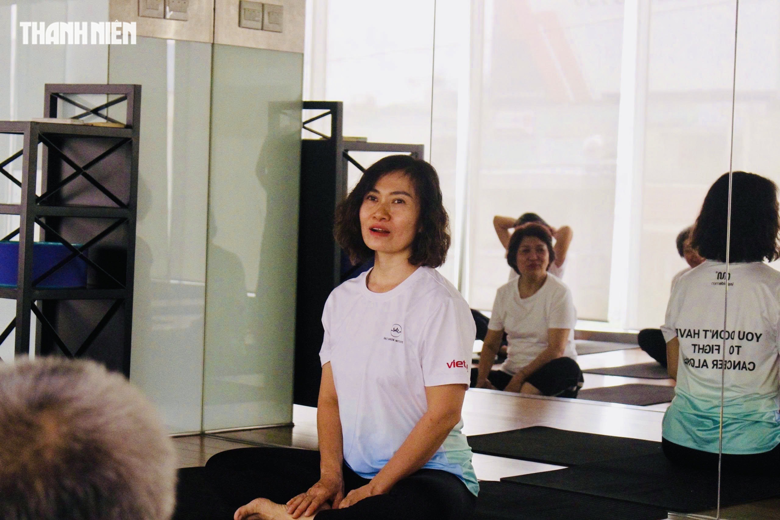 Bệnh nhân ung thư tìm thấy ‘người nhà’ trong lớp yoga đặc biệt ở TP.HCM- Ảnh 5.