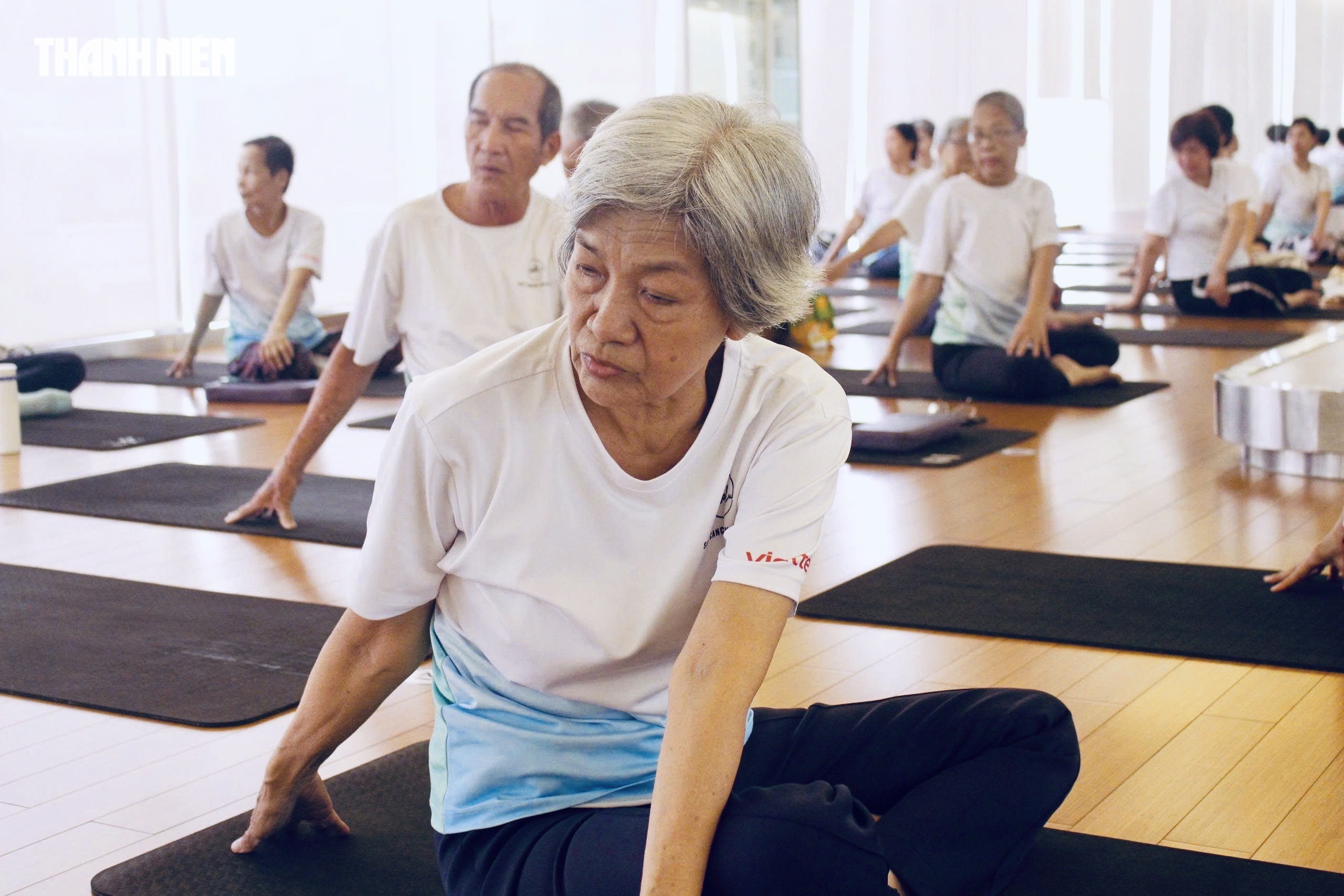 Bệnh nhân ung thư tìm thấy ‘người nhà’ trong lớp yoga đặc biệt ở TP.HCM- Ảnh 1.