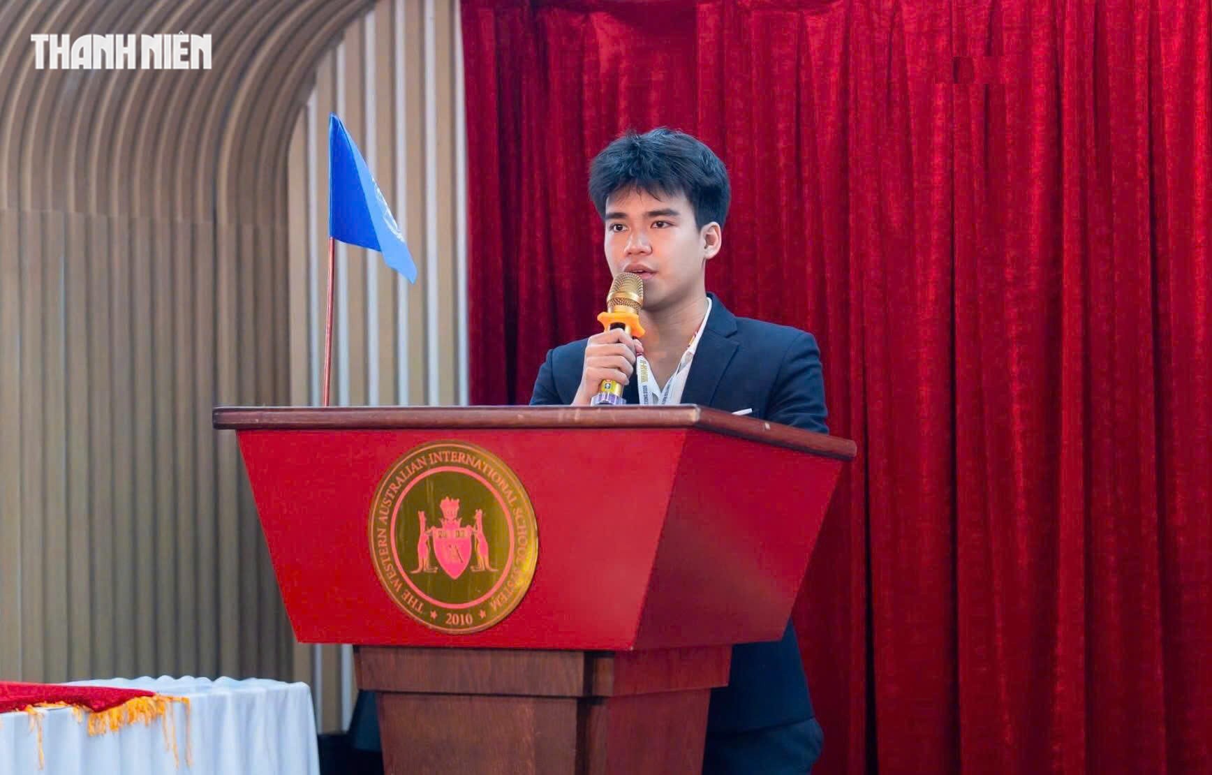 H&agrave;nh tr&igrave;nh vượt kh&oacute; của nam sinh TP.HCM: 'Ba l&agrave; nguồn động lực để con bước tiếp'- Ảnh 2.