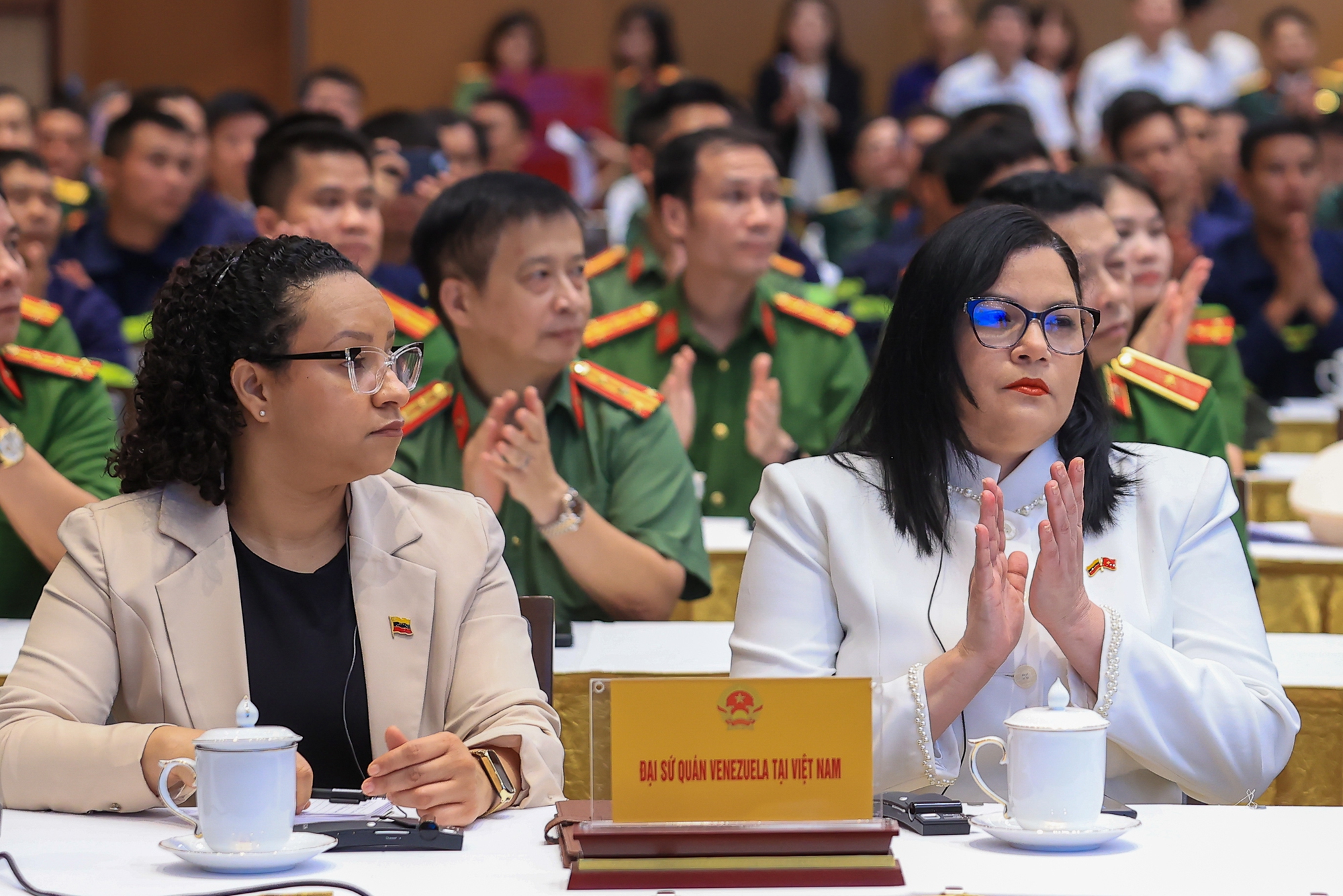 Thủ tướng tuyên dương 124 chiến sĩ quân đội, công an cứu trợ động đất Venezuela - Ảnh 5.
