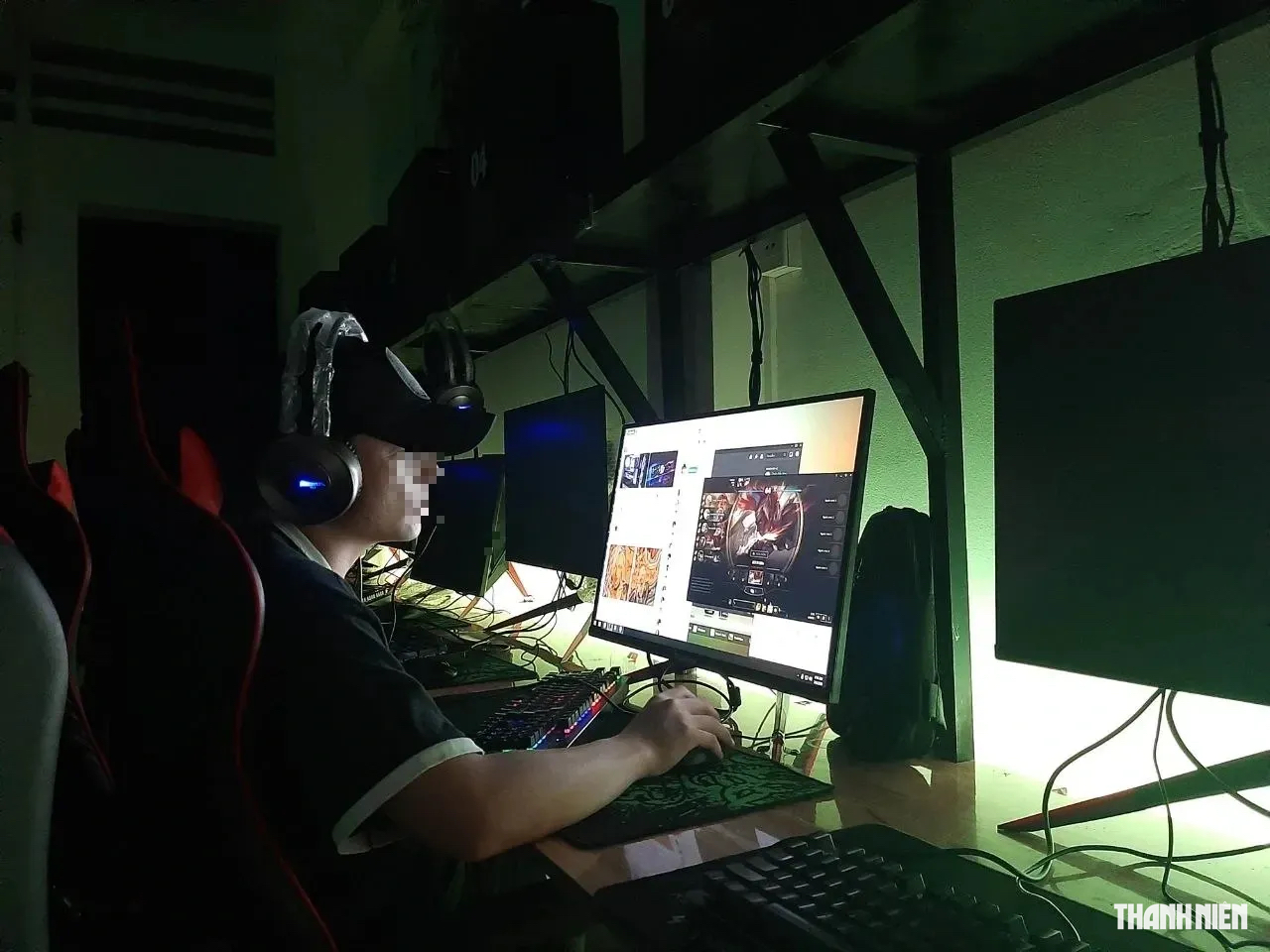 Quán internet 'xuống đèn' sau 22 giờ đêm - Ảnh 4.