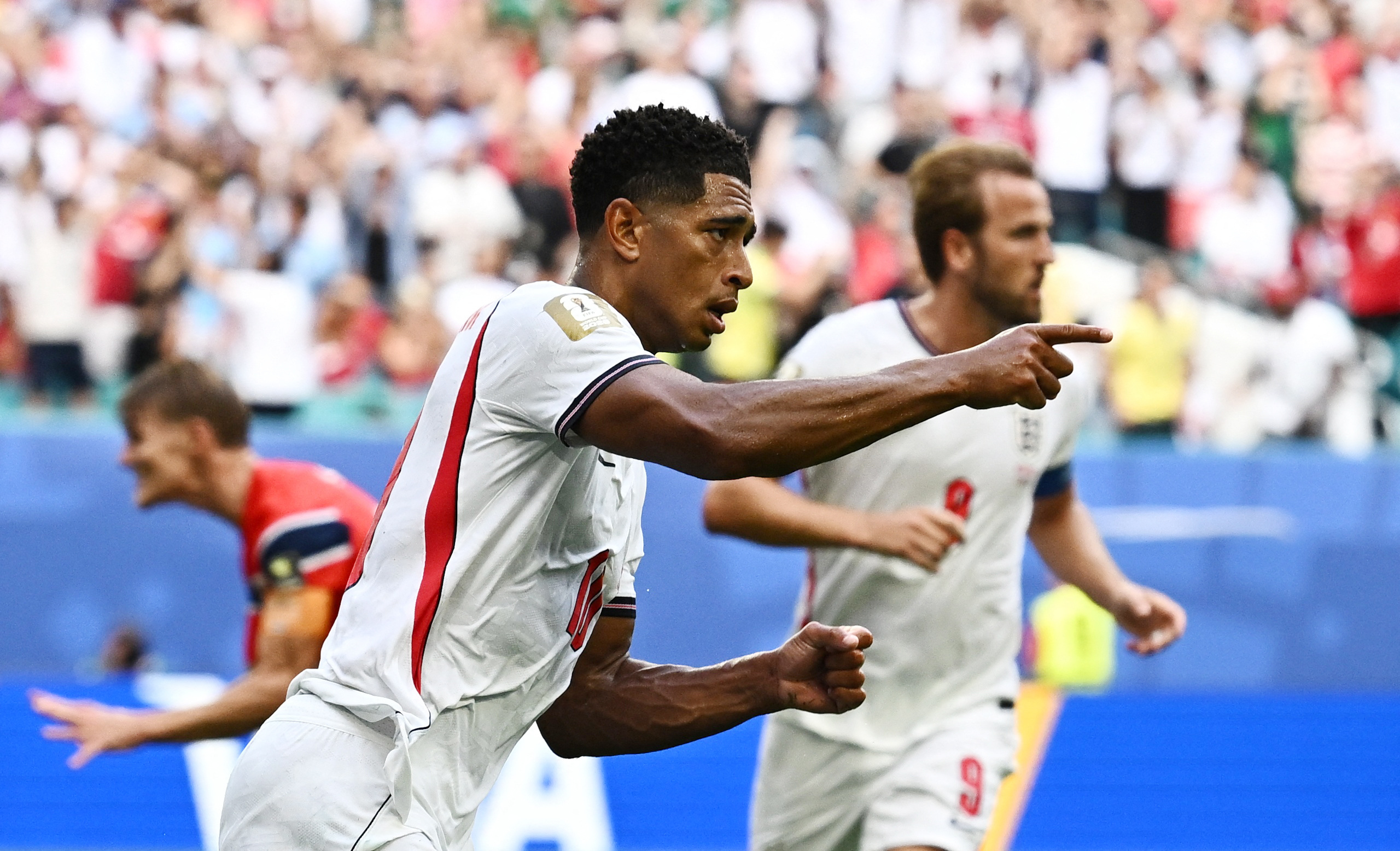 Bellingham gia nhập cuộc đua Vua phá lưới cùng Messi, Mbappe: Là tiền vệ duy nhất!- Ảnh 4.