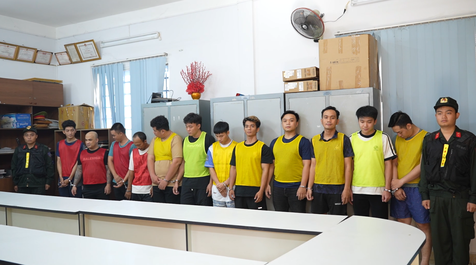 Triệt phá đường dây cá độ bóng đá hơn 3.500 tỉ: Khởi tố 97 bị can - Ảnh 1.