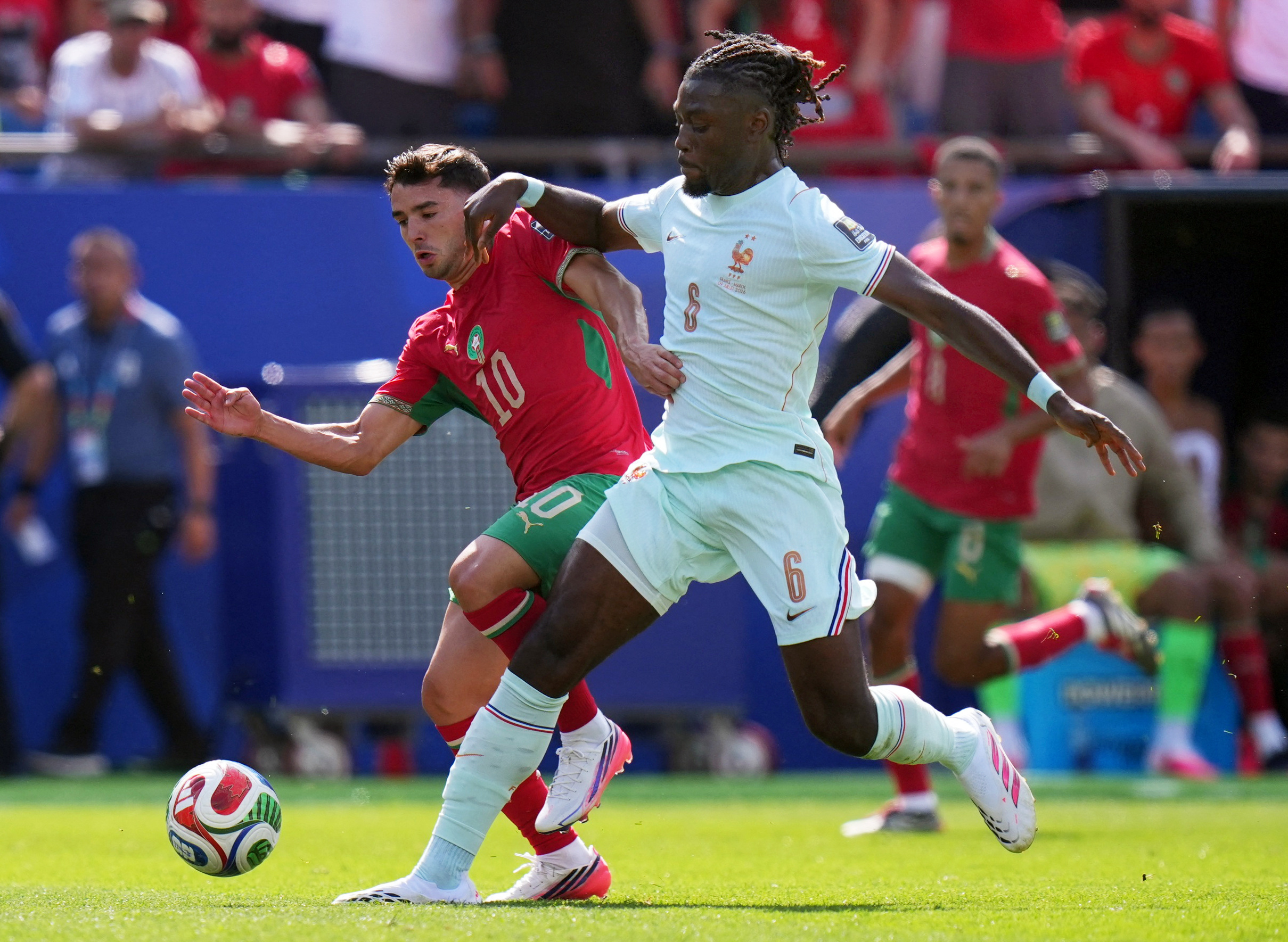 Đội hình tiêu biểu tứ kết World Cup 2026: Messi sát cánh Mbappe, Bellingham trên hàng công- Ảnh 7.