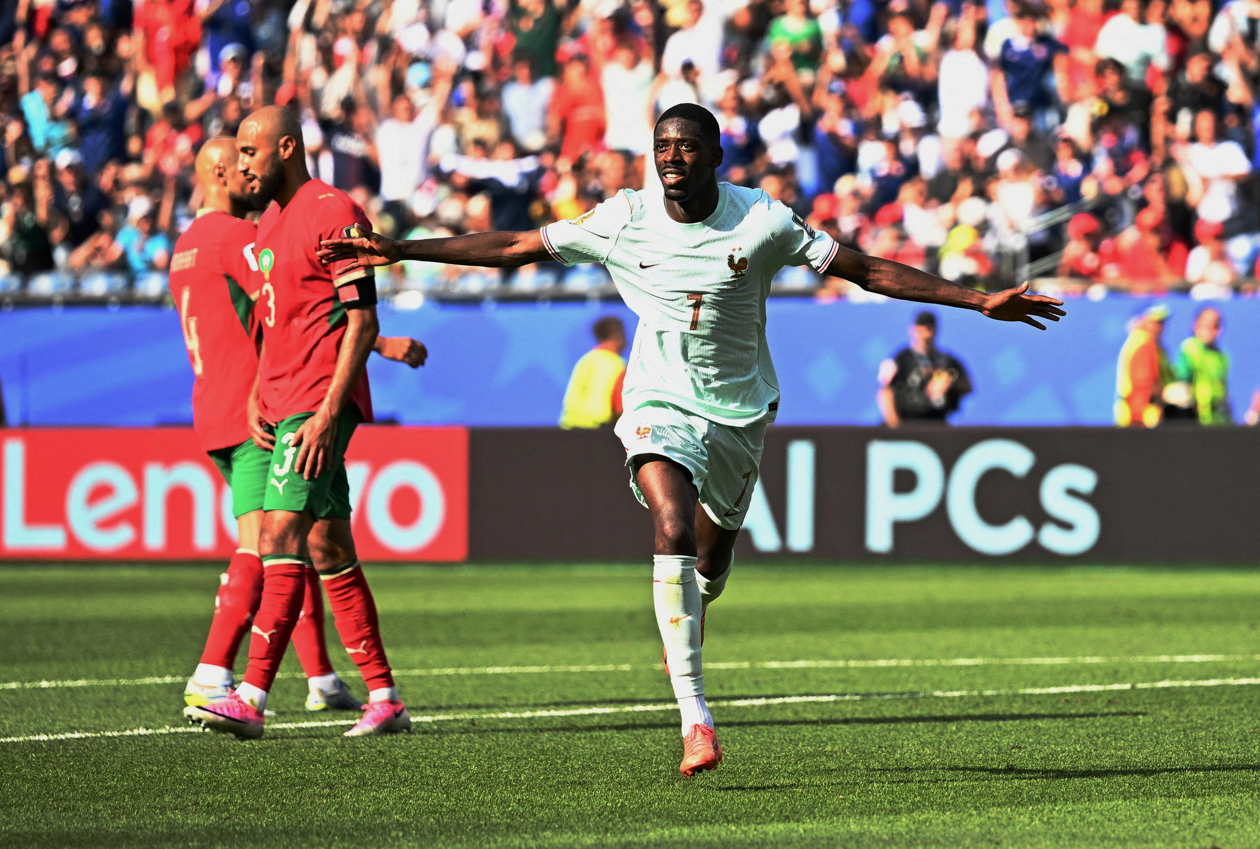 Đội hình tiêu biểu tứ kết World Cup 2026: Messi sát cánh Mbappe, Bellingham trên hàng công- Ảnh 10.