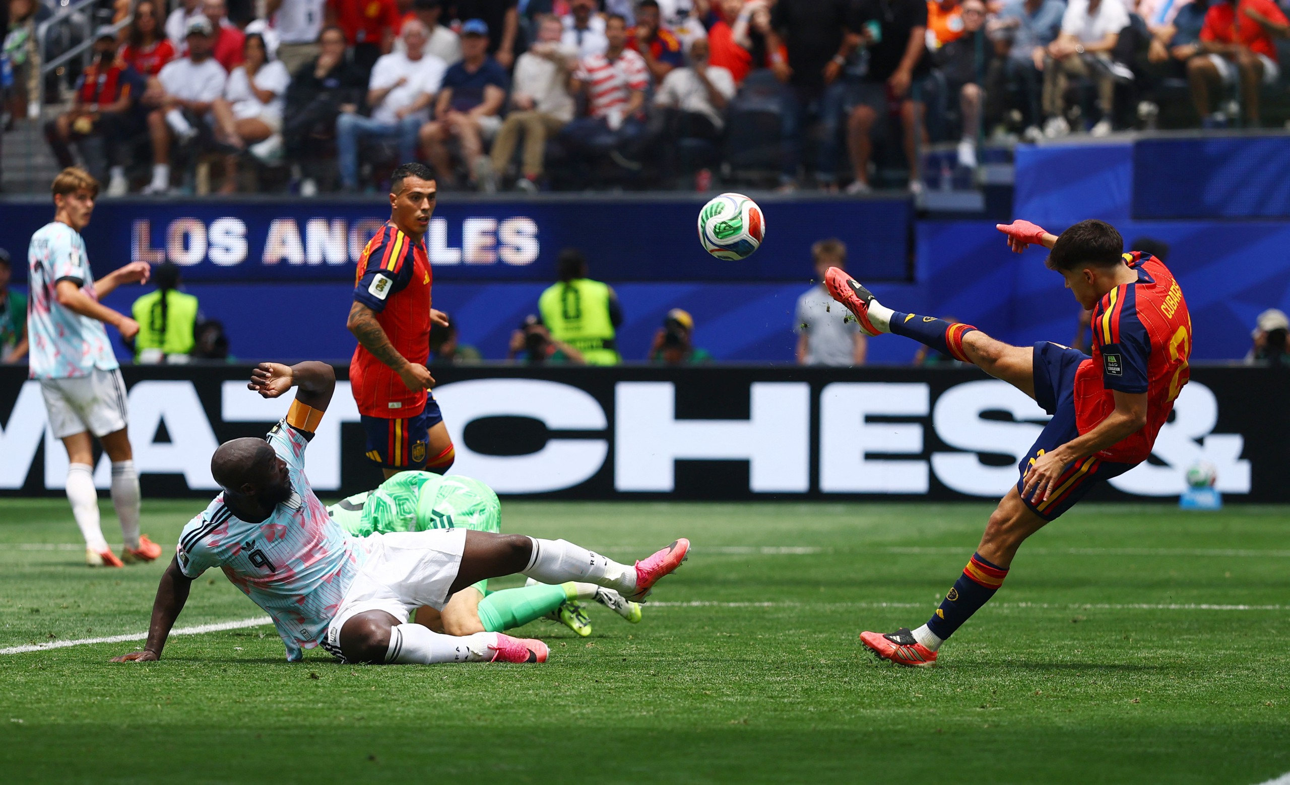 Đội hình tiêu biểu tứ kết World Cup 2026: Messi sát cánh Mbappe, Bellingham trên hàng công- Ảnh 4.