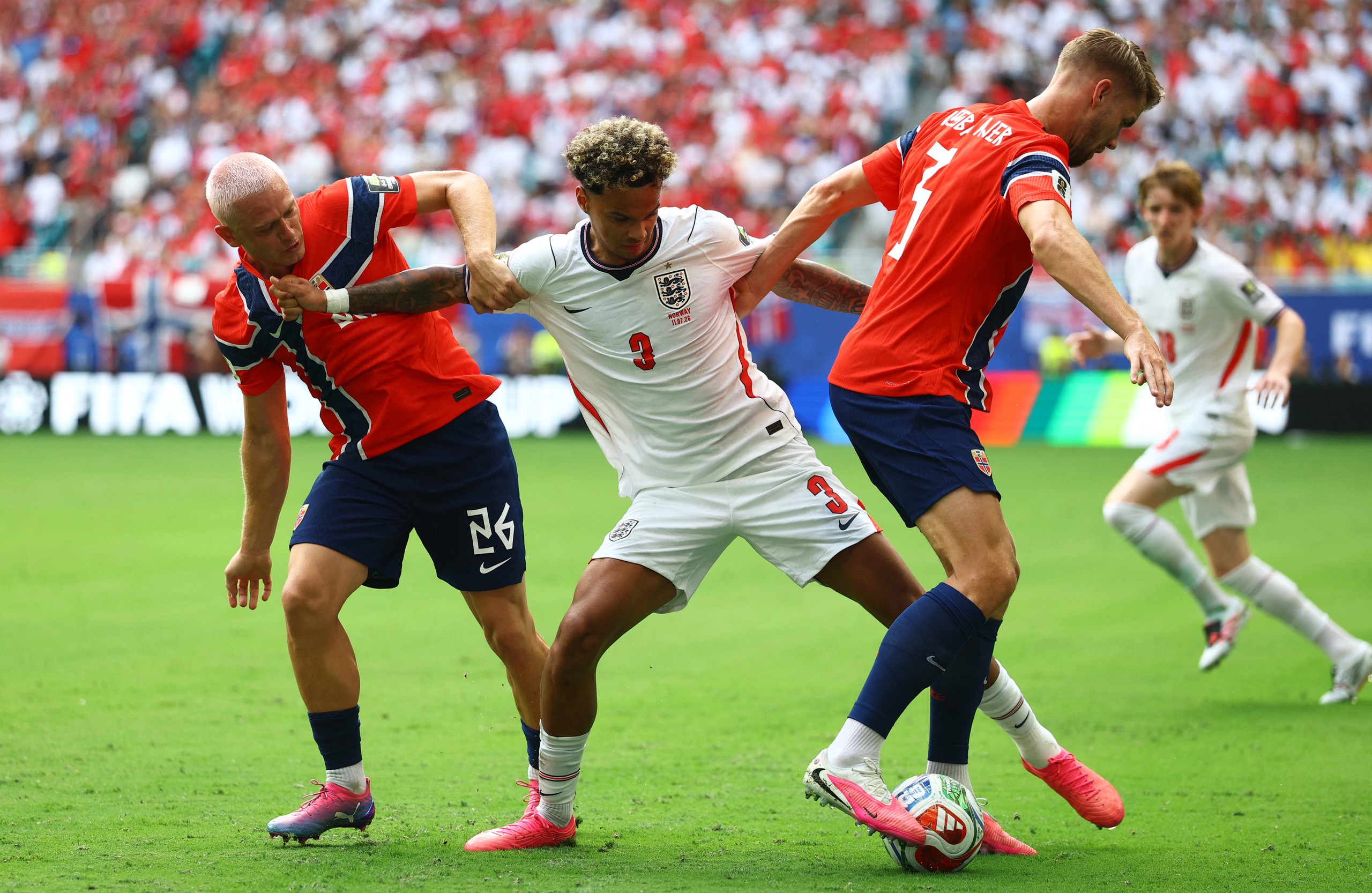 Đội hình tiêu biểu tứ kết World Cup 2026: Messi sát cánh Mbappe, Bellingham trên hàng công- Ảnh 2.
