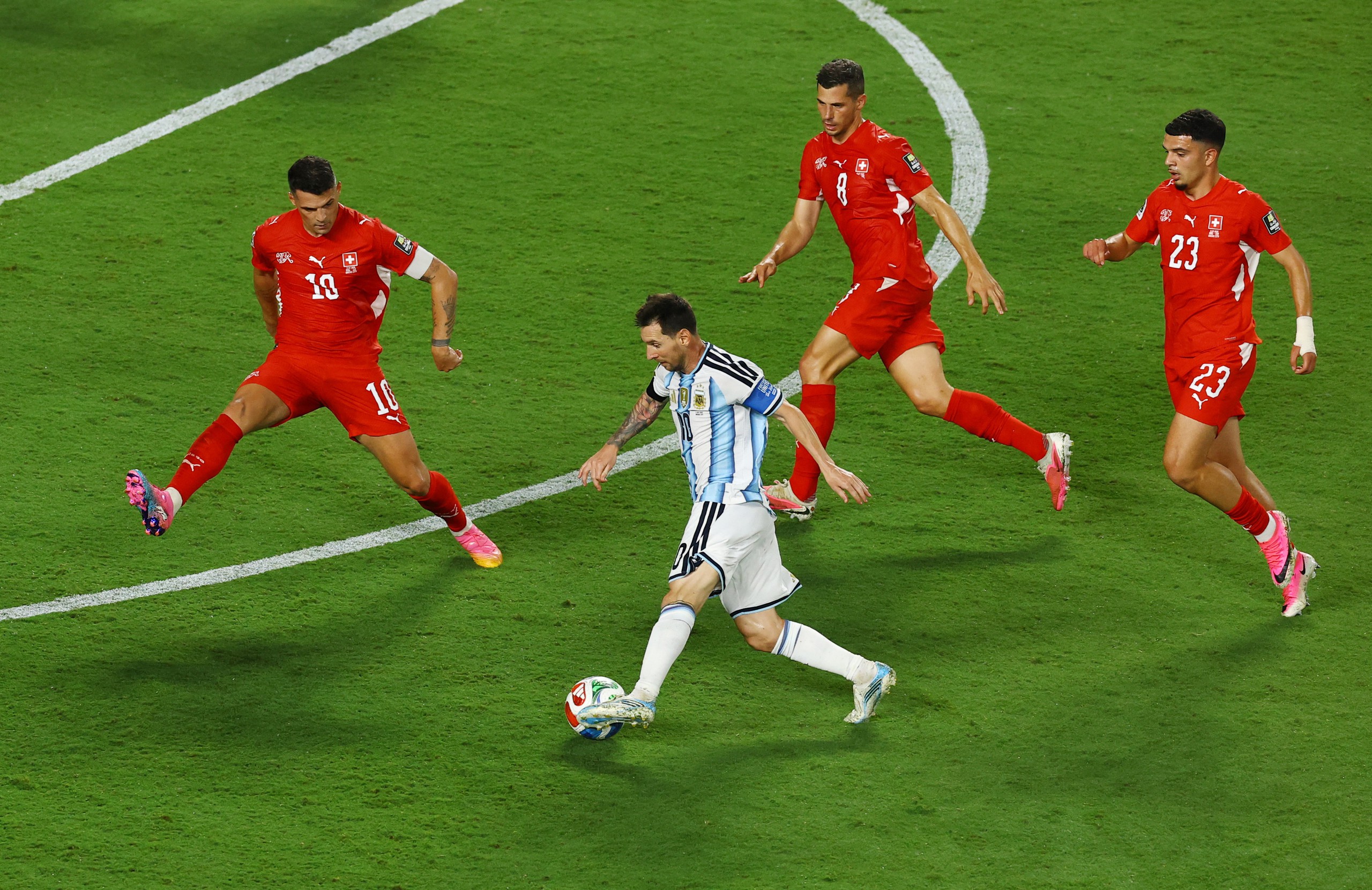 Đội hình tiêu biểu tứ kết World Cup 2026: Messi sát cánh Mbappe, Bellingham trên hàng công- Ảnh 11.