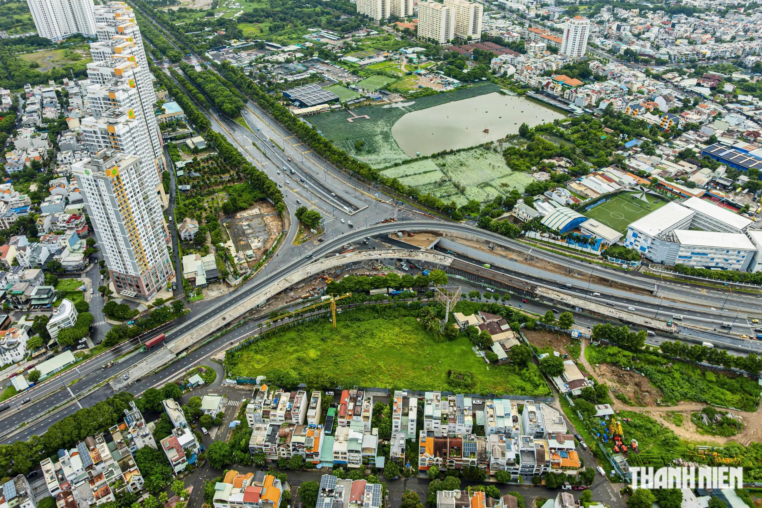 H&igrave;nh h&agrave;i cầu vượt n&uacute;t giao An Ph&uacute; ở TP.HCM sắp th&ocirc;ng xe cuối th&aacute;ng 7 - Ảnh 1.