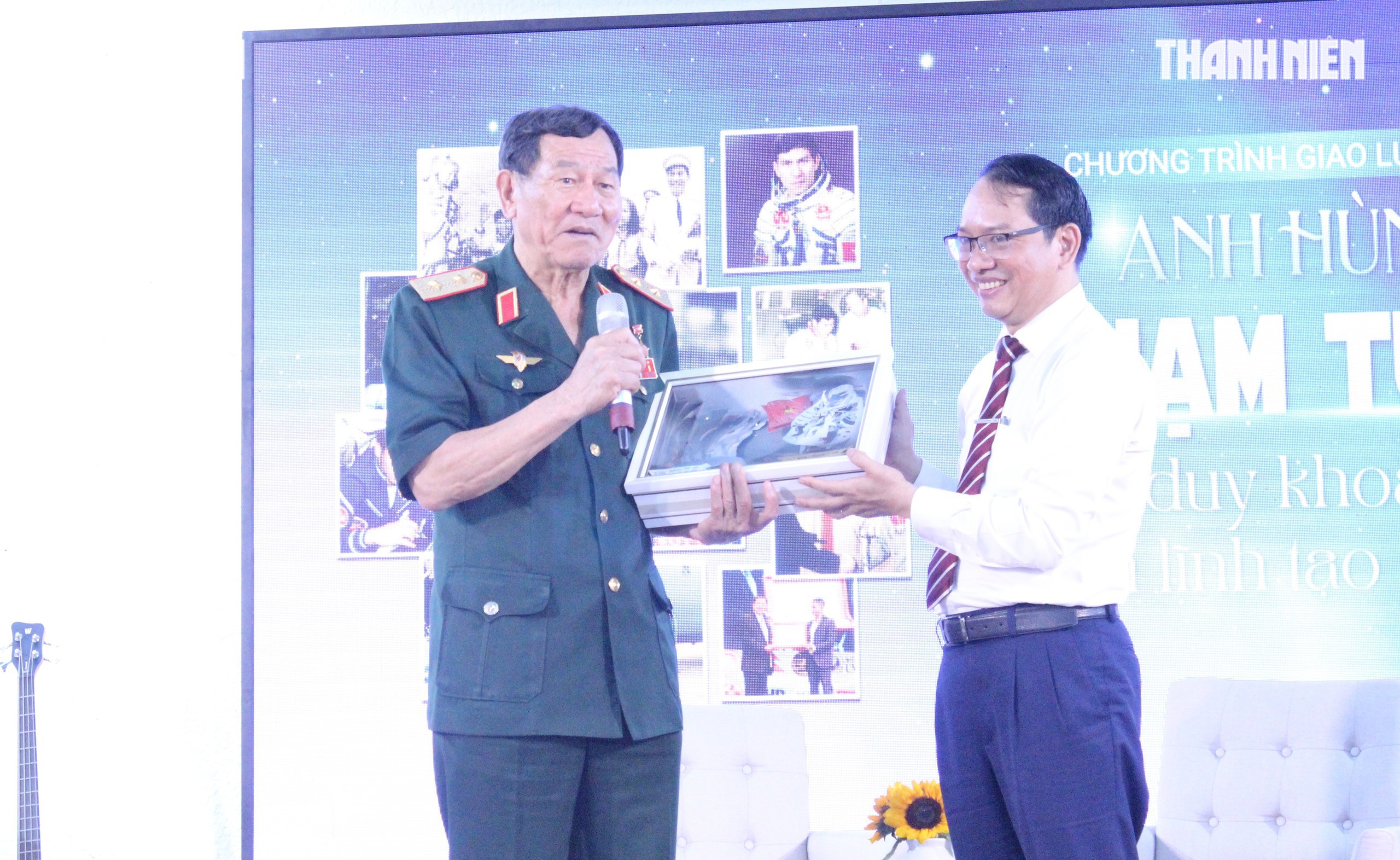 Anh hùng Phạm Tuân kể về khoảnh khắc nhìn Việt Nam từ vũ trụ- Ảnh 5.