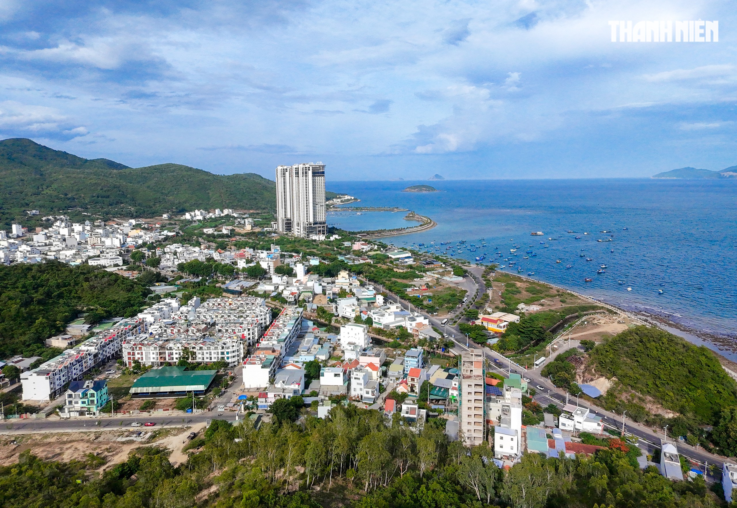 L&ecirc;n n&uacute;i C&ocirc; Ti&ecirc;n ngắm vịnh Nha Trang, ch&iacute;nh quyền khuyến c&aacute;o điều g&igrave;? - Ảnh 1.