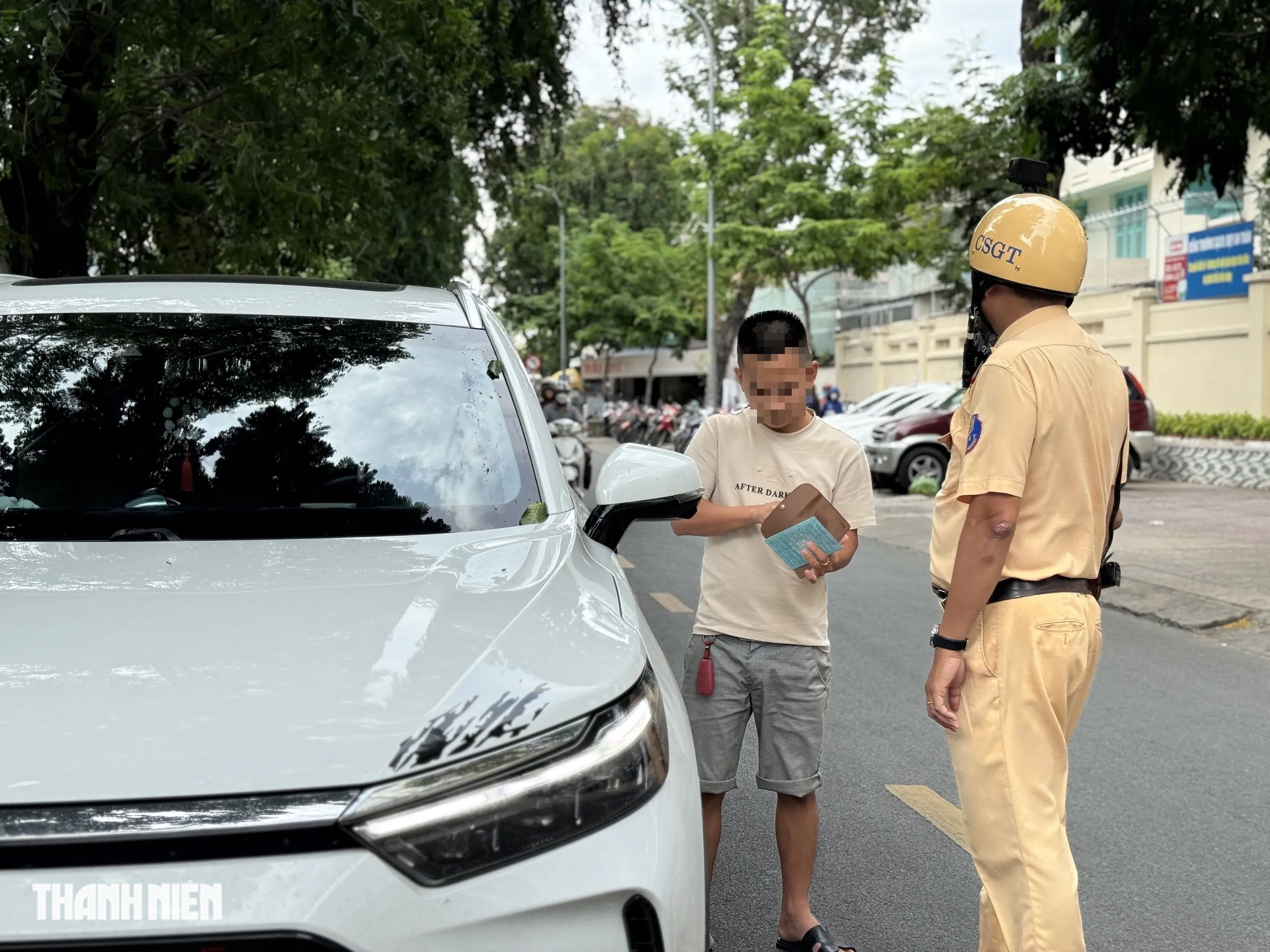 Kh&ocirc;ng c&oacute; biển cấm vẫn bị phạt: Những nơi tuyệt đối kh&ocirc;ng được đỗ xe - Ảnh 2.