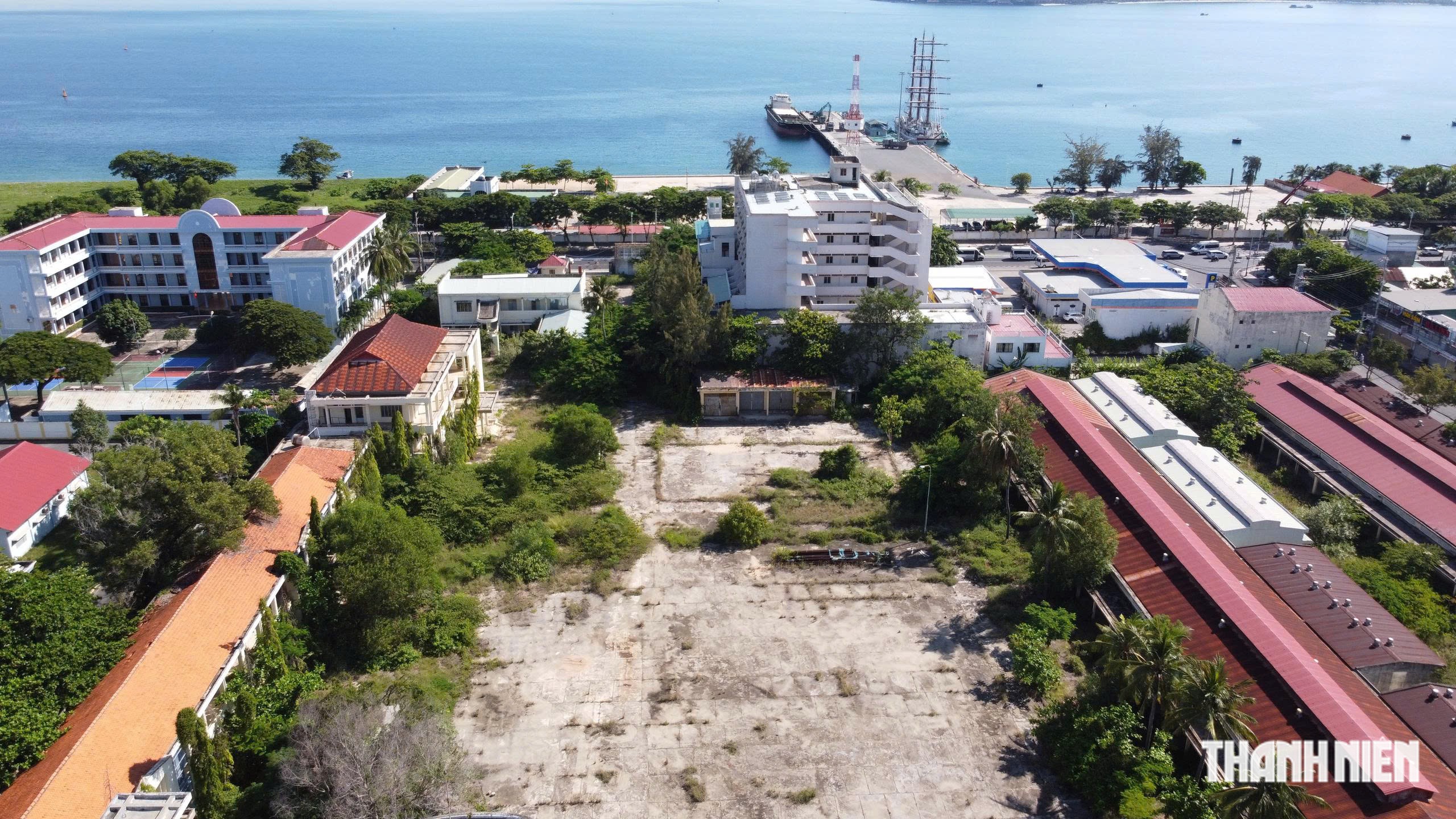 Hàng loạt khu 'đất vàng' ven biển Nha Trang bỏ hoang - Ảnh 11.