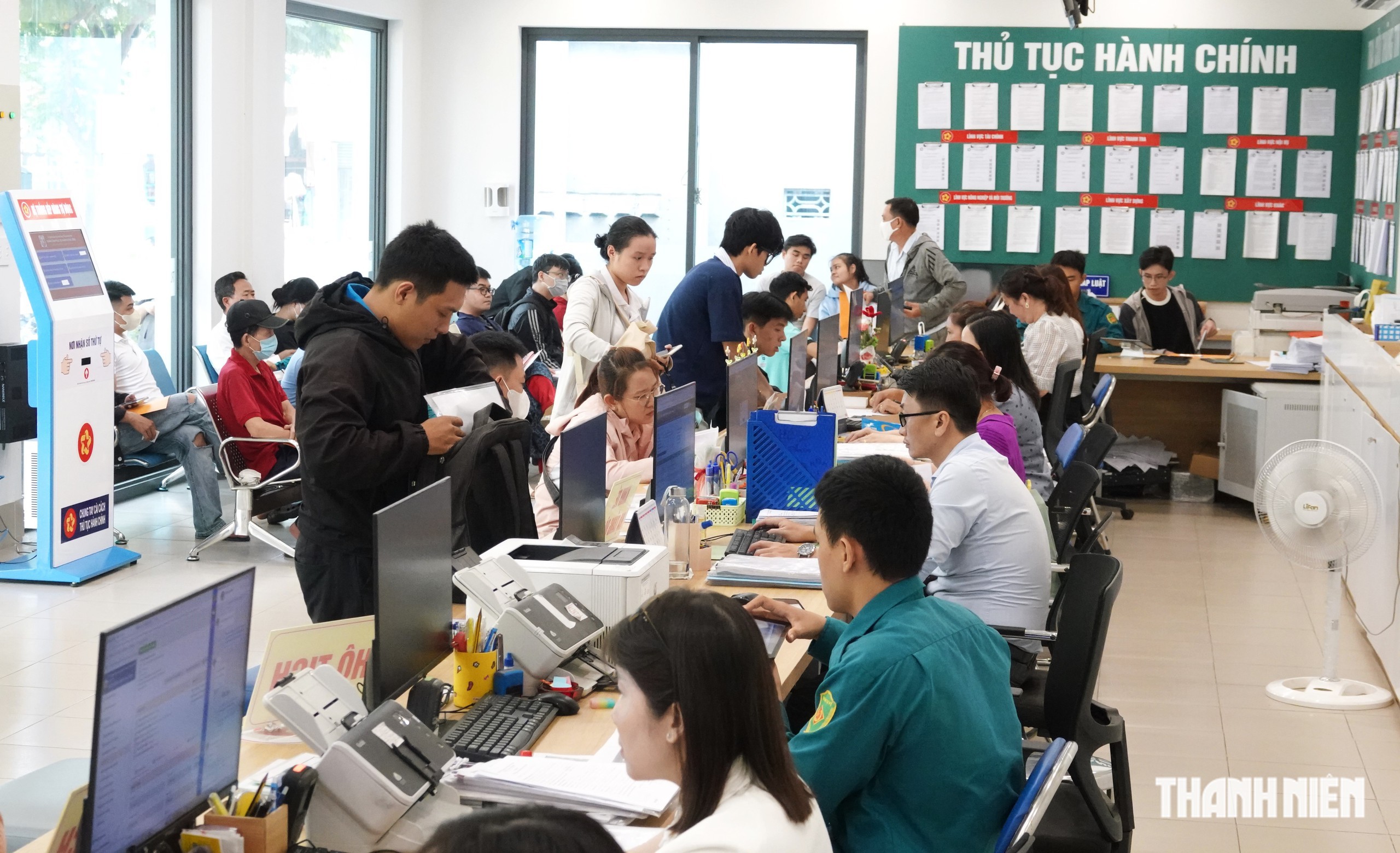 Chủ tịch phường, xã ở TP.HCM được phê duyệt danh sách tinh giản biên chế - Ảnh 1.