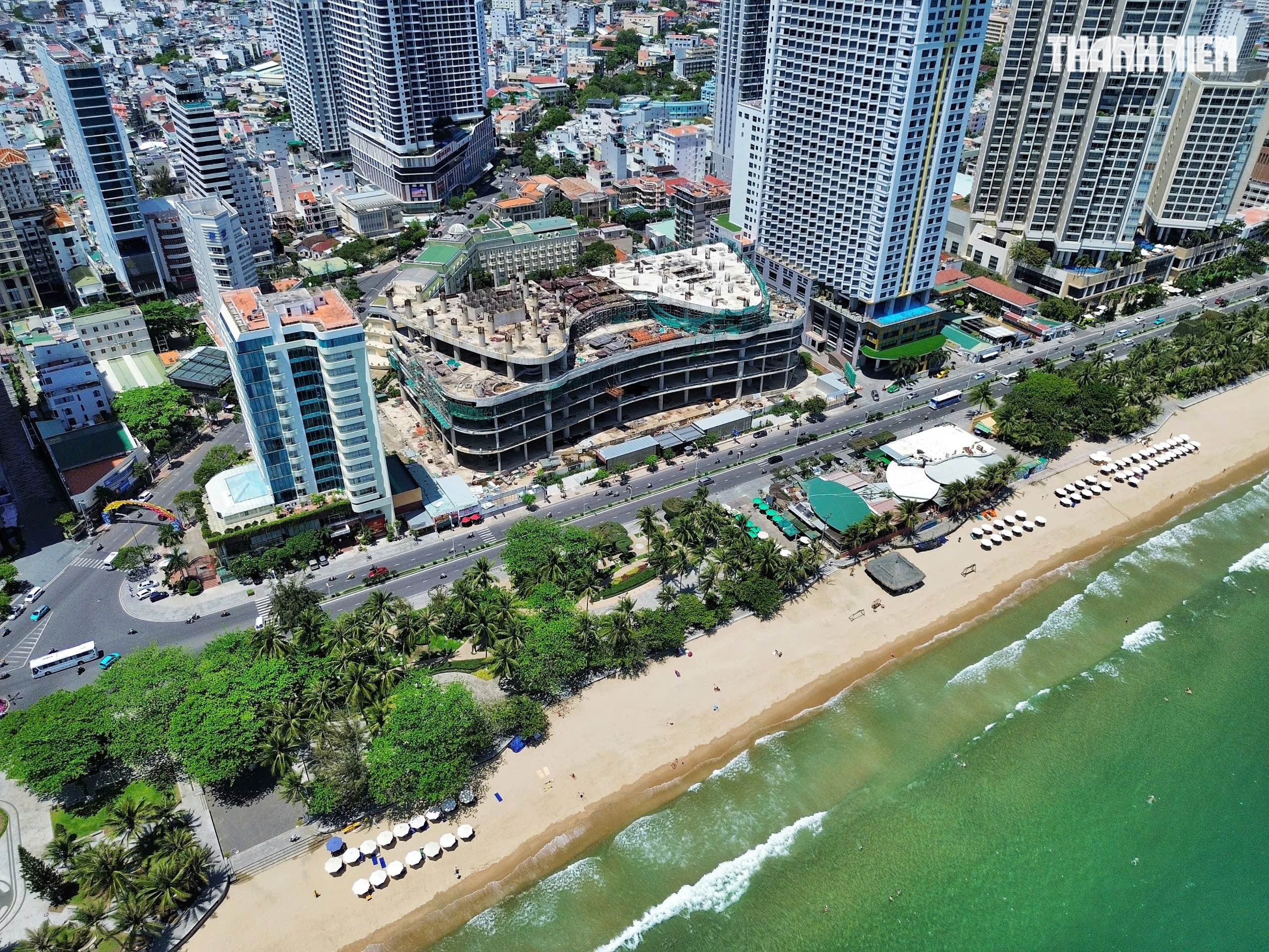 Hàng loạt khu 'đất vàng' ven biển Nha Trang bỏ hoang - Ảnh 2.
