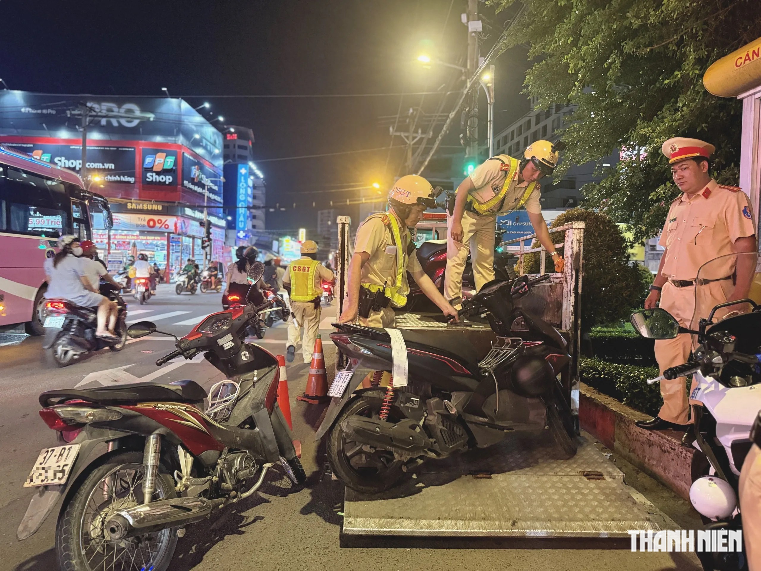 TP.HCM tổng r&agrave; so&aacute;t xe m&aacute;y c&ocirc;ng nh&acirc;n: Người mua xe chưa sang t&ecirc;n cần lưu &yacute;? - Ảnh 2.