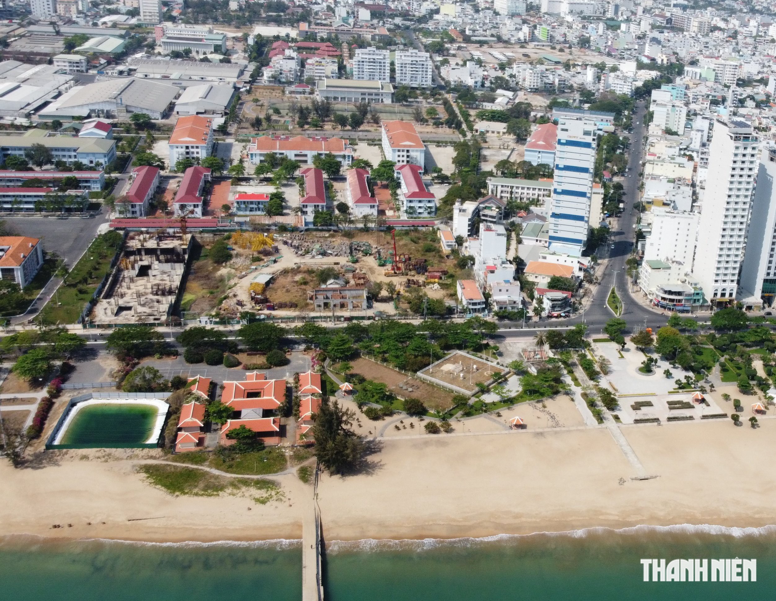 Hàng loạt khu 'đất vàng' ven biển Nha Trang bỏ hoang - Ảnh 7.