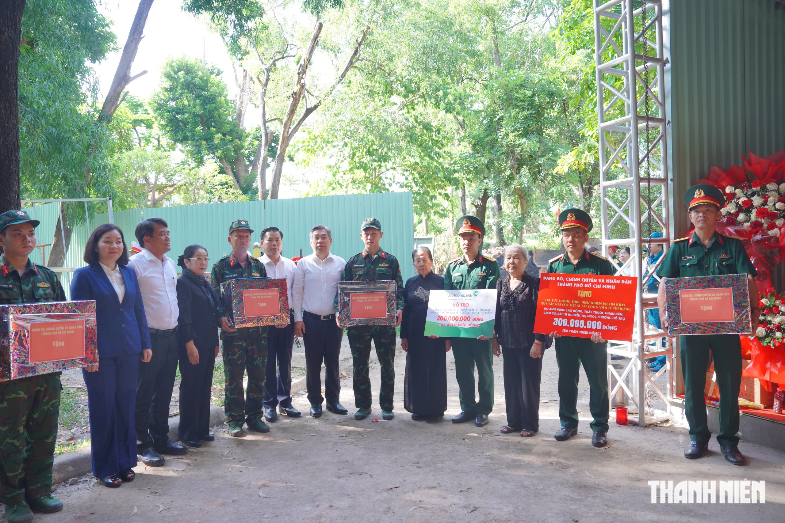 Chủ tịch Ủy ban MTTQ Việt Nam TP.HCM thăm lực lượng tìm kiếm hài cốt liệt sĩ- Ảnh 2.