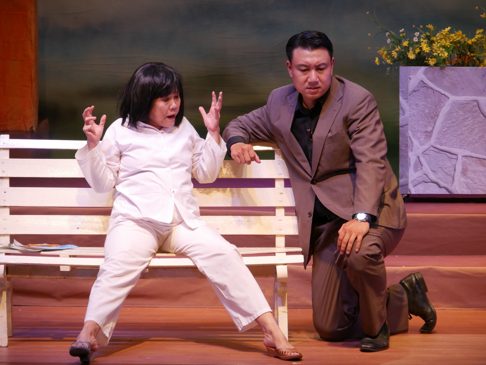 &Aacute;i Như 'đi&ecirc;n' th&ecirc;m lần nữa- Ảnh 1.